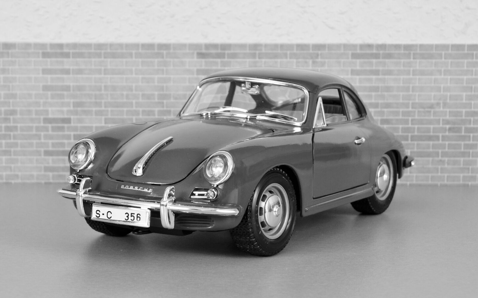 Sony DT 18-70mm F3.5-5.6 sample photo. Model car, porsche, porsche 356 photography