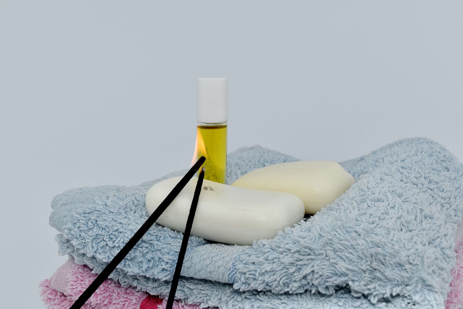 Nikon D5500 sample photo. Aromatherapy, flame, fragrance, lotion photography