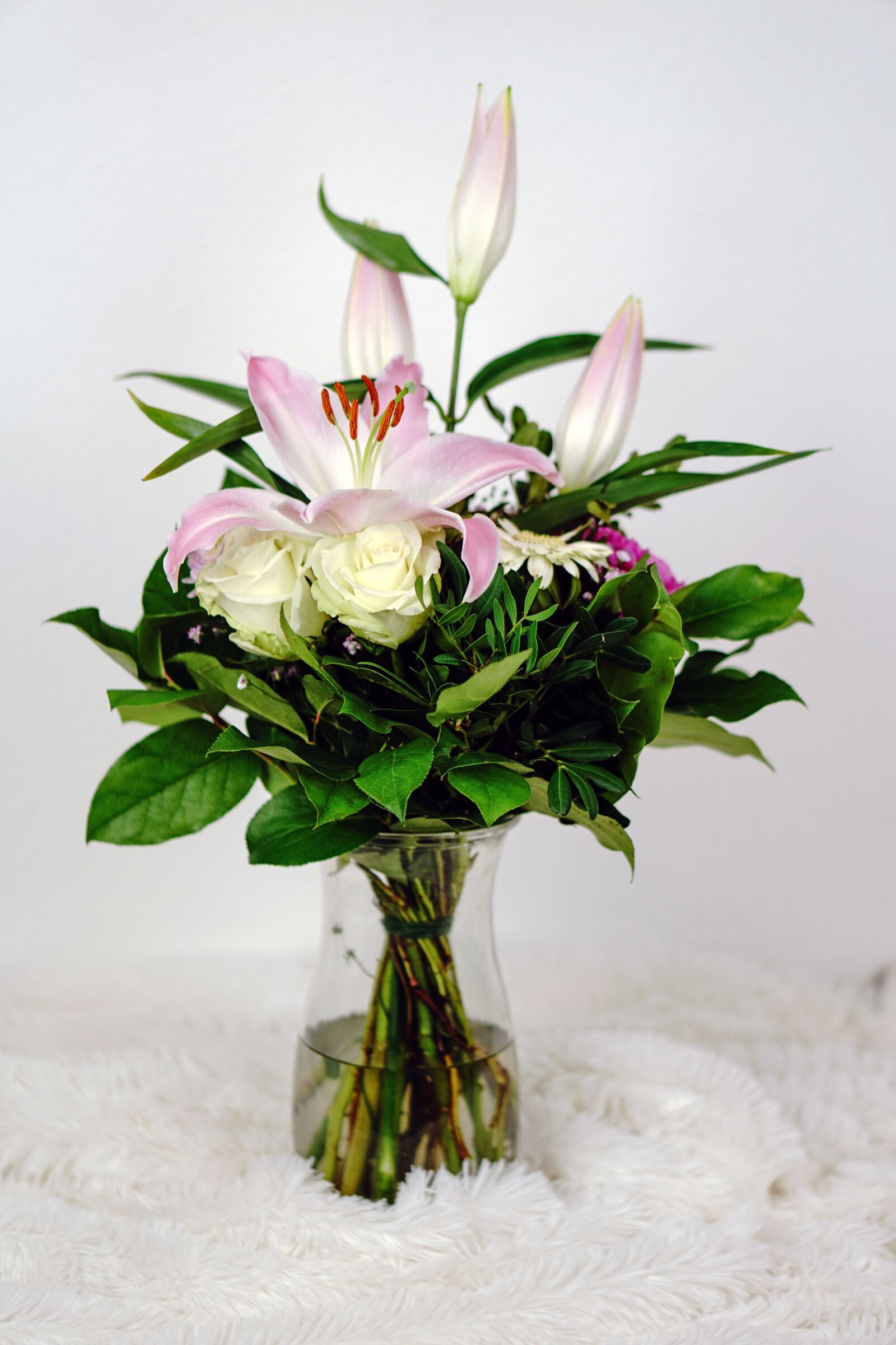E 50mm F1.8 OSS sample photo. Flowers, bouquet, pink photography