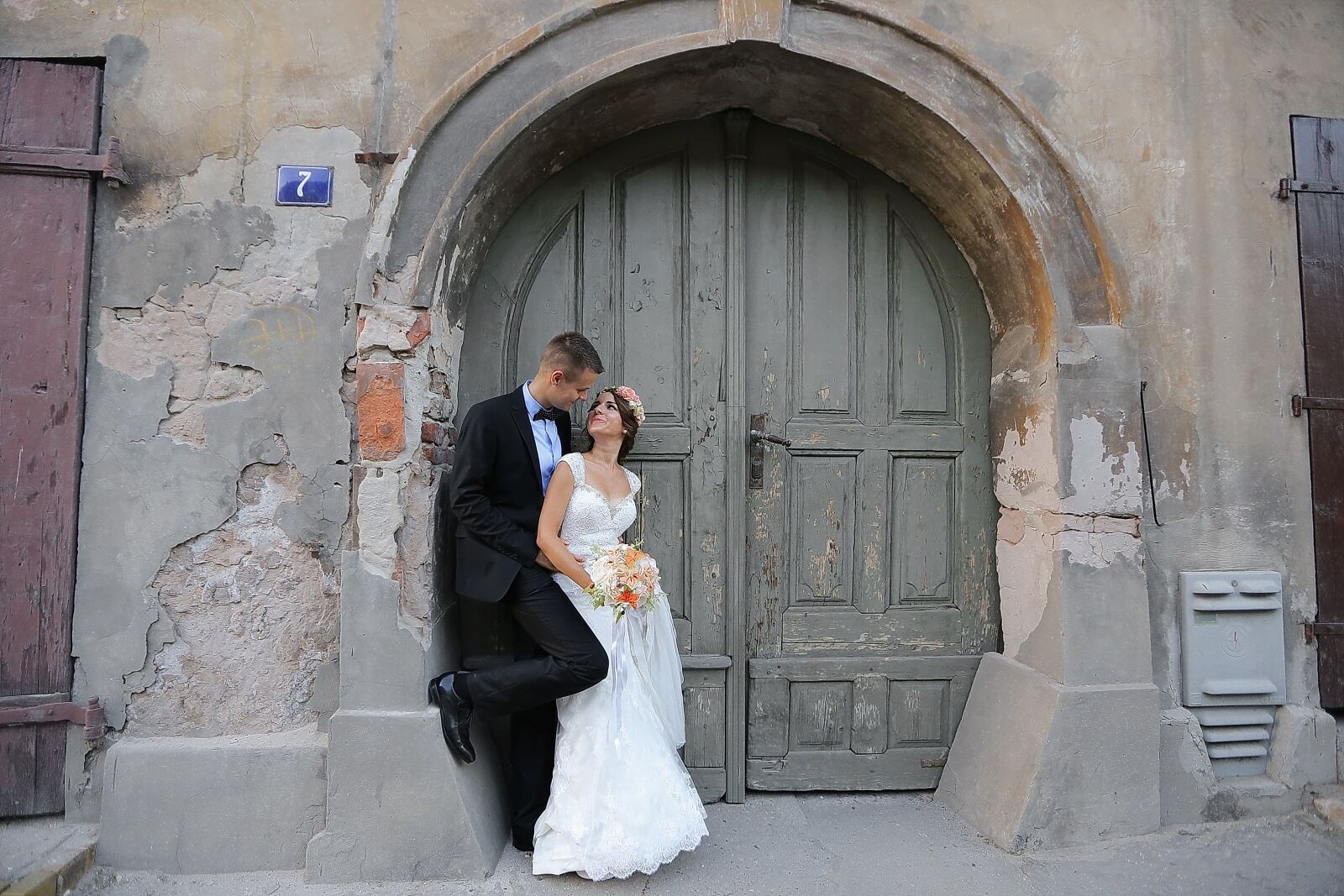 Canon EF 16-35mm F2.8L II USM sample photo. Front door, old, entrance photography