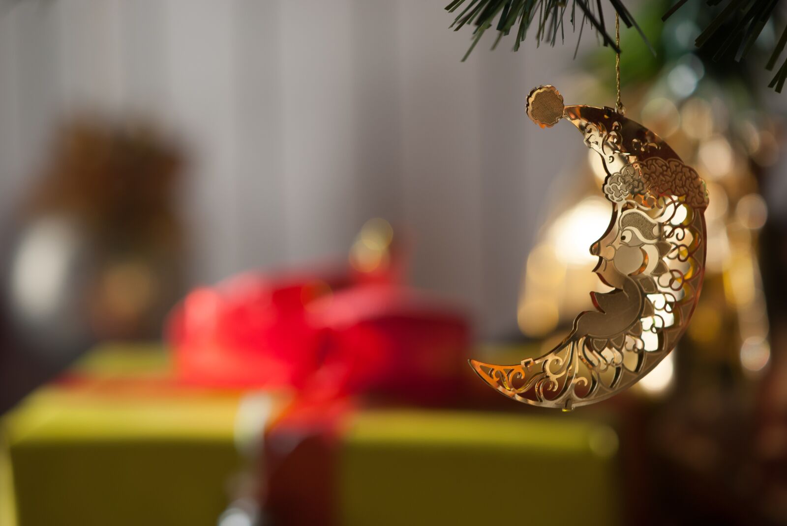 Nikon D60 sample photo. Christmas, gifts, gift box photography