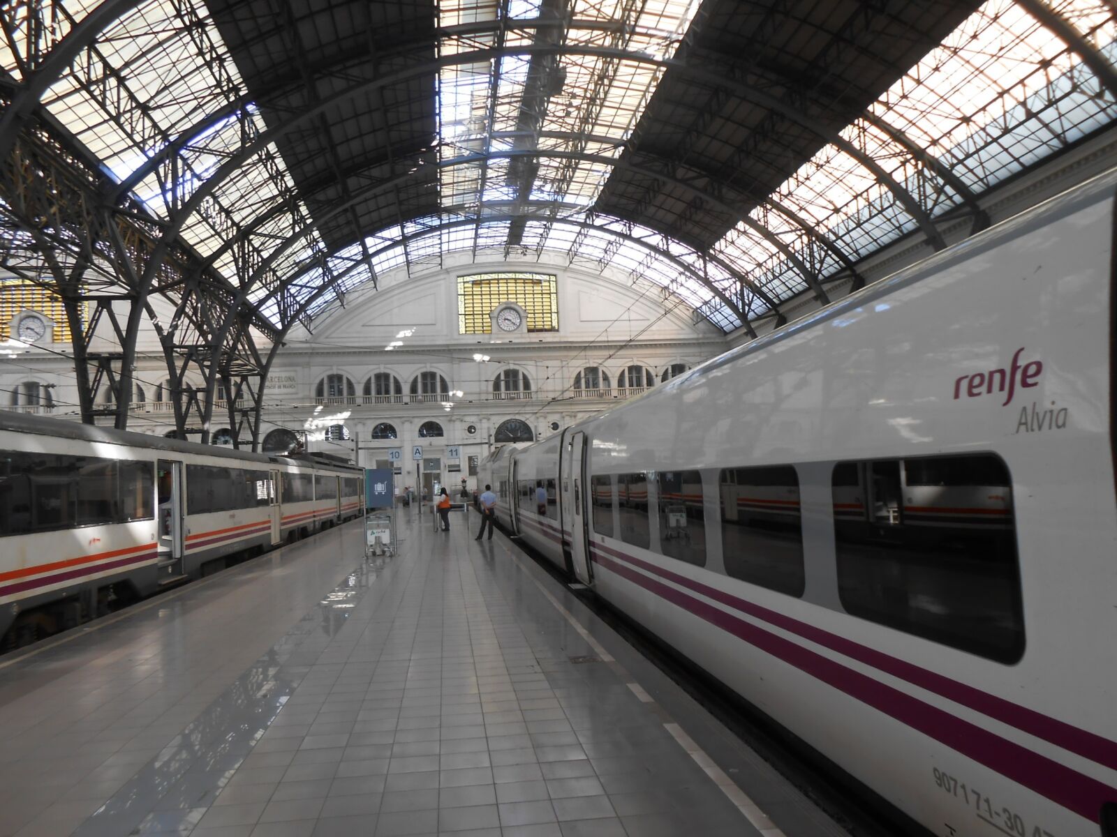 Nikon Coolpix S3300 sample photo. Barcelona, train, railway station photography