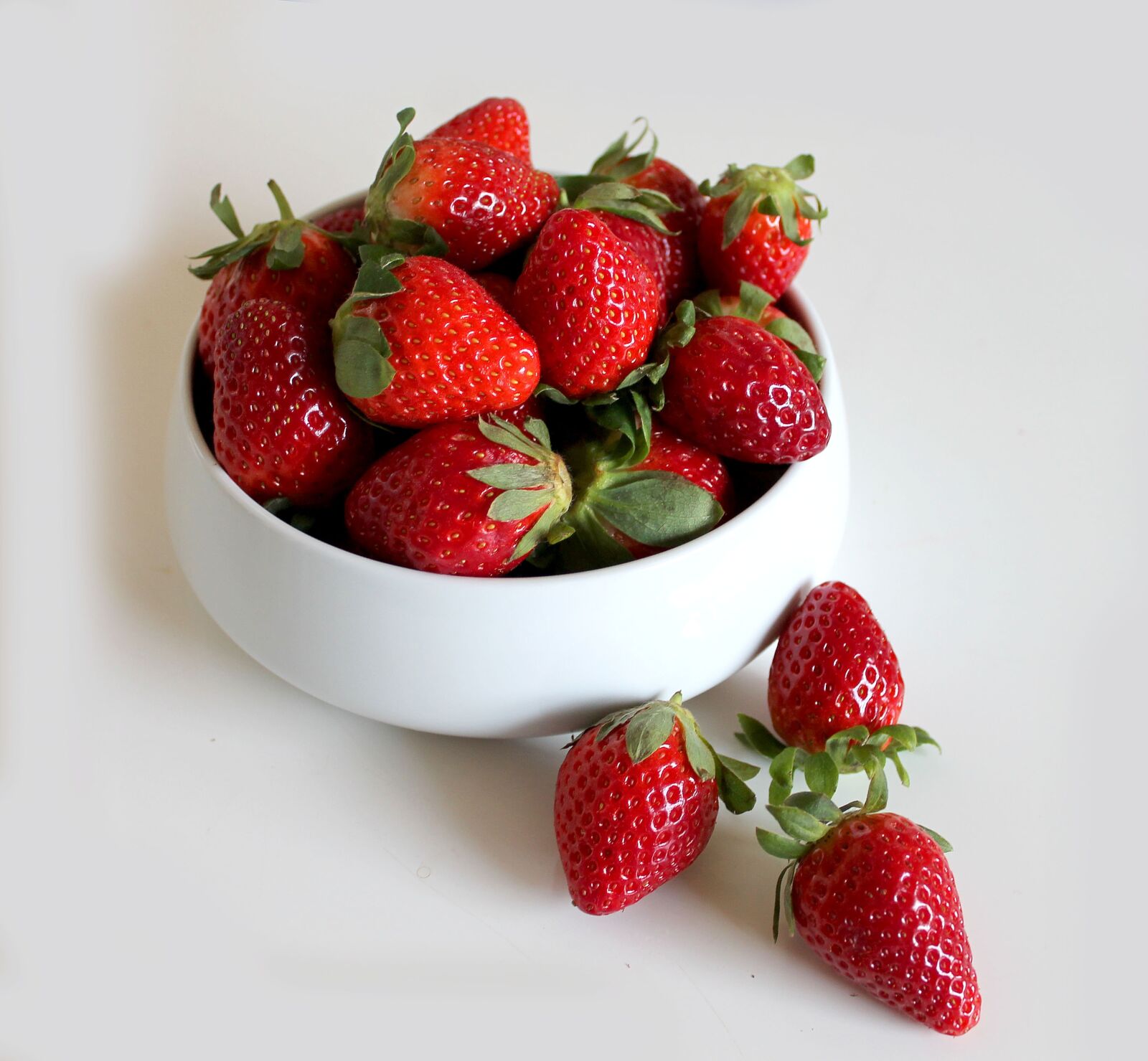 Canon EOS 1100D (EOS Rebel T3 / EOS Kiss X50) sample photo. Strawberry, summer, fruits photography