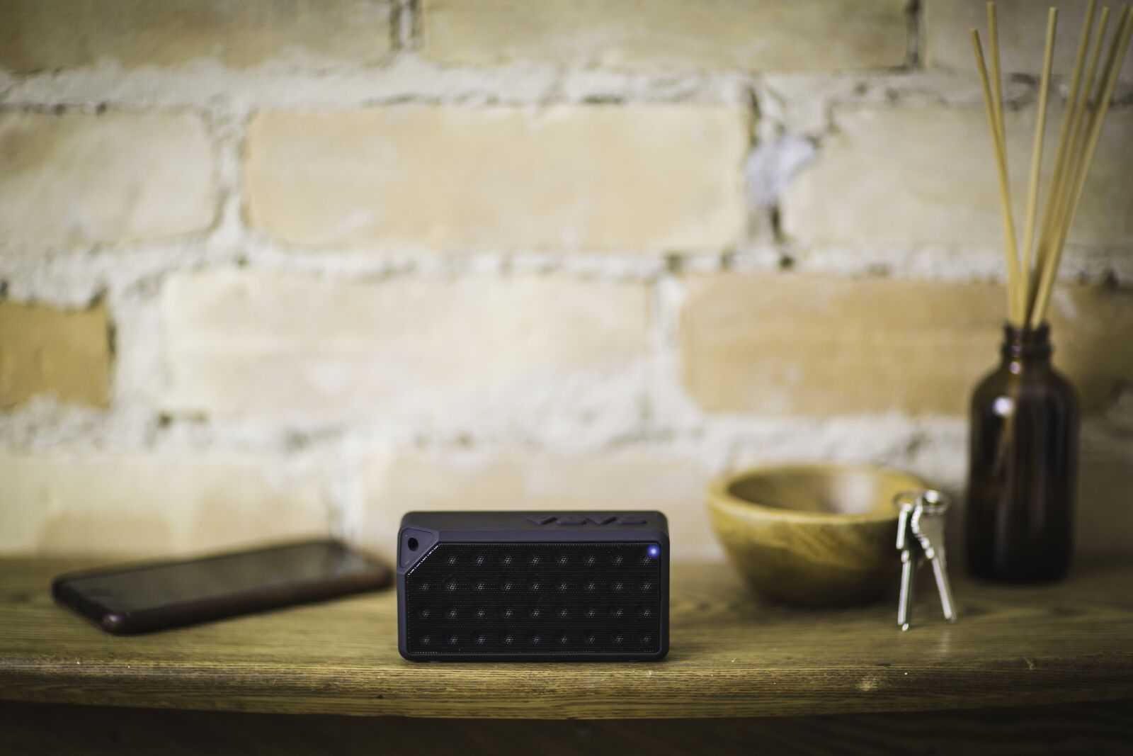 Canon EF 85mm F1.2L II USM sample photo. Bluetooth, black, speaker photography