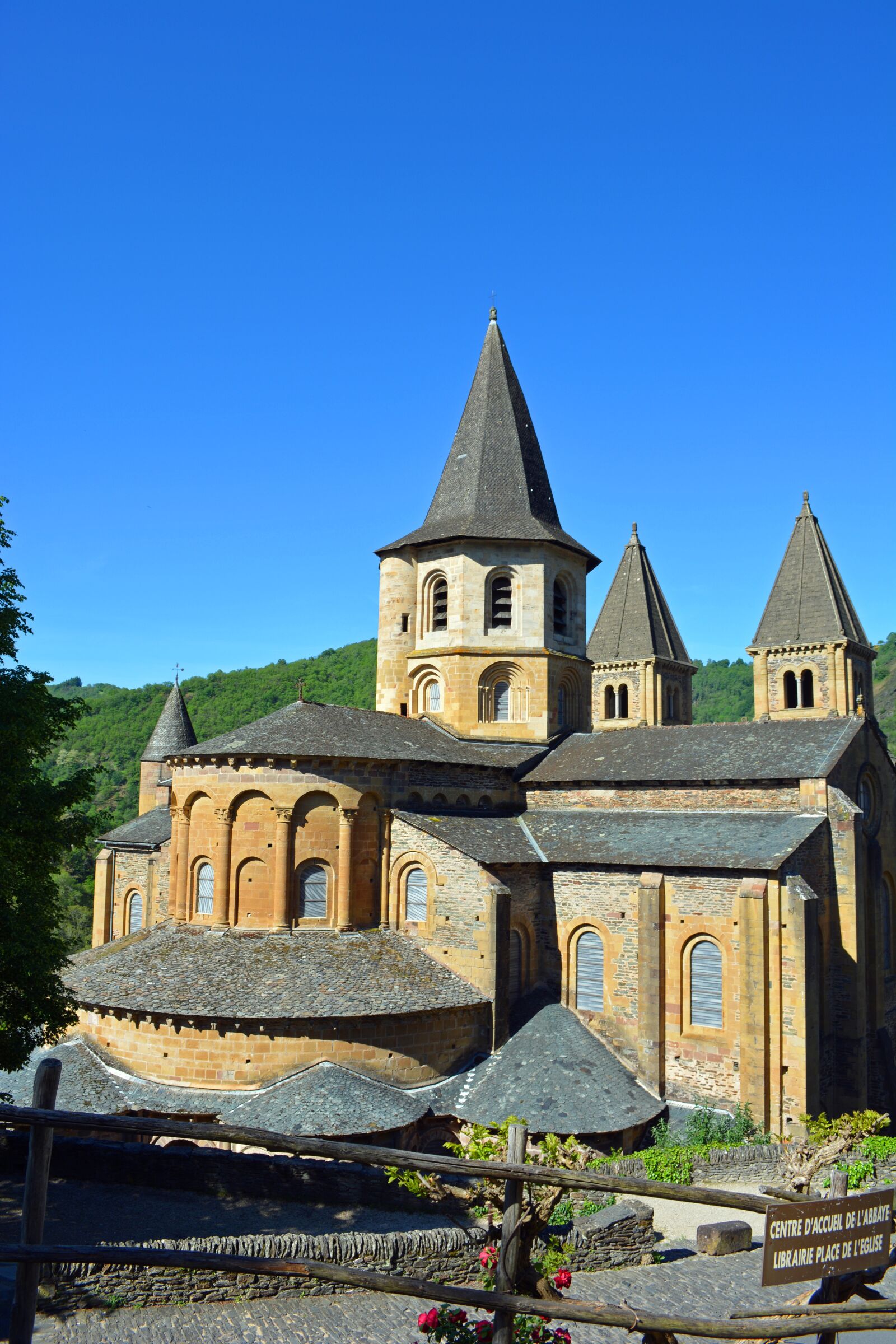 Nikon D5200 sample photo. Conques, aveyron, abbey photography