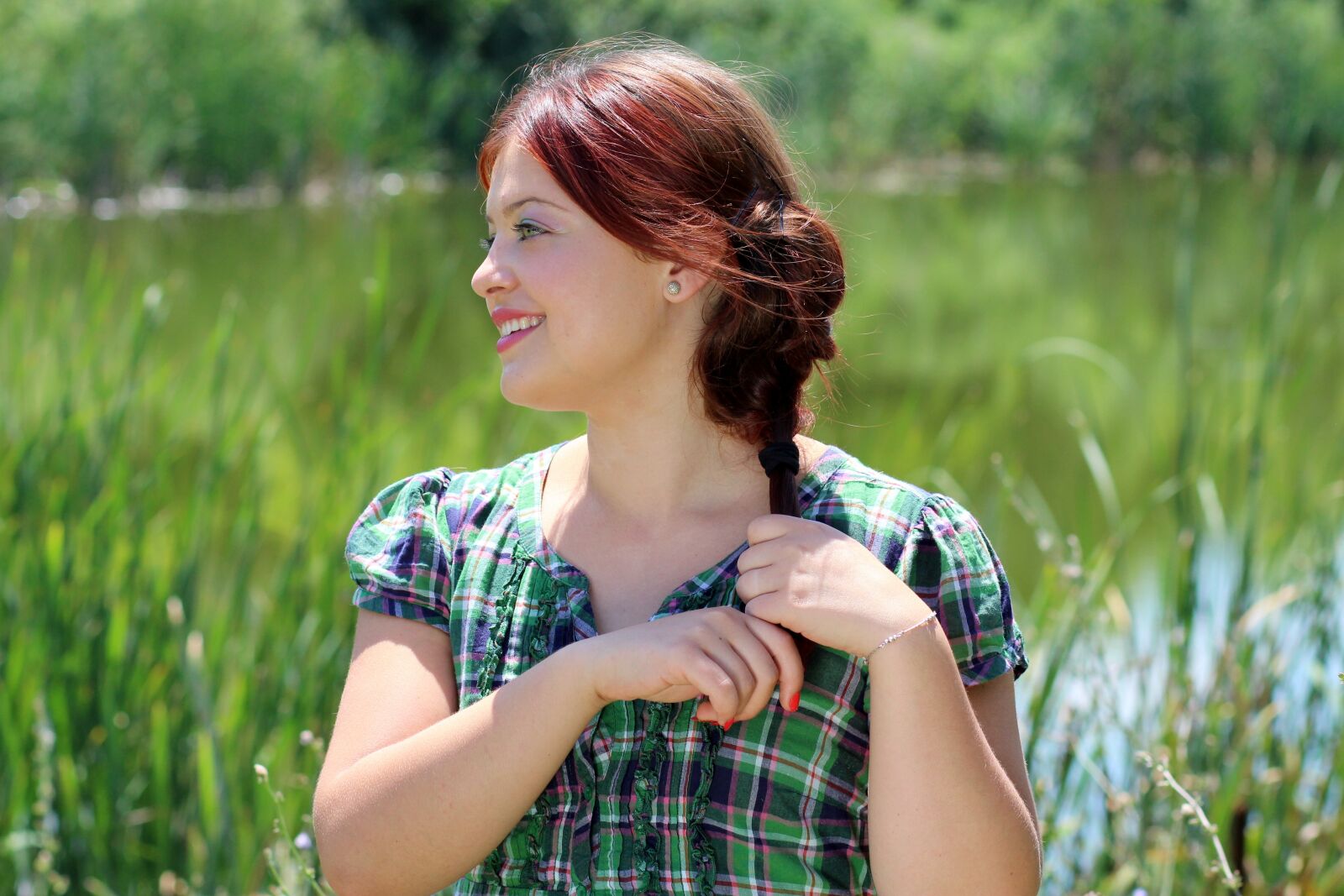 Canon EOS 700D (EOS Rebel T5i / EOS Kiss X7i) + Canon EF 85mm F1.8 USM sample photo. Girl, green eyes, lake photography