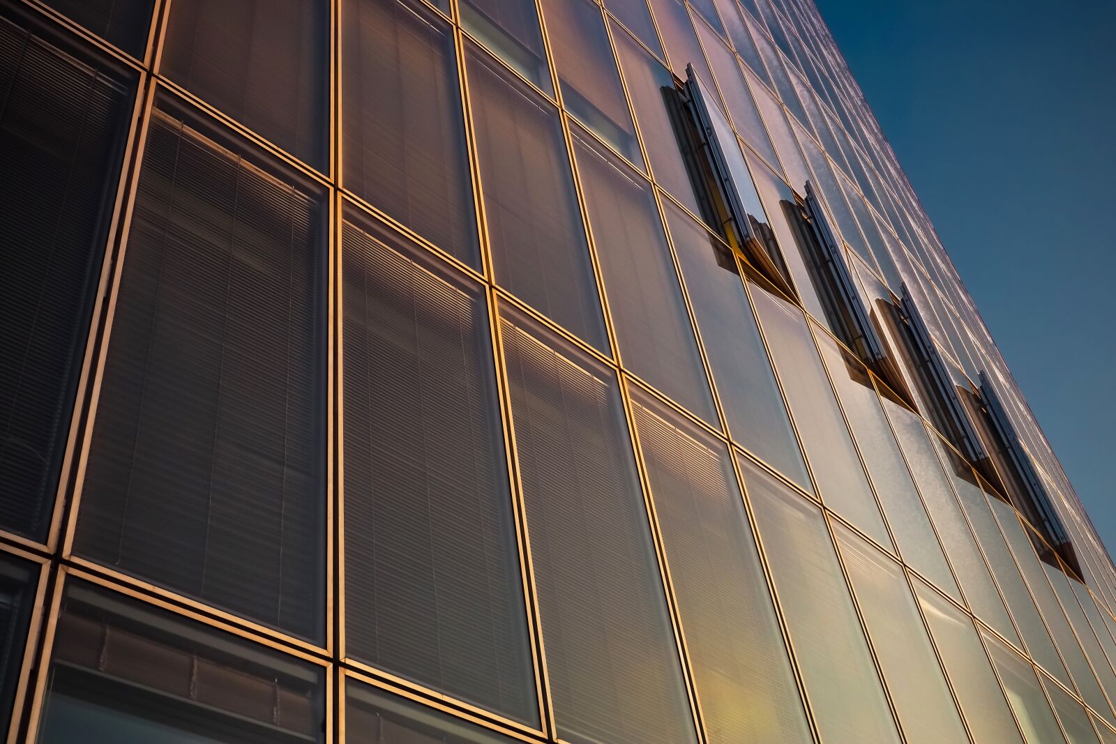Olympus OM-D E-M10 sample photo. Architecture, skyscraper, skyline photography