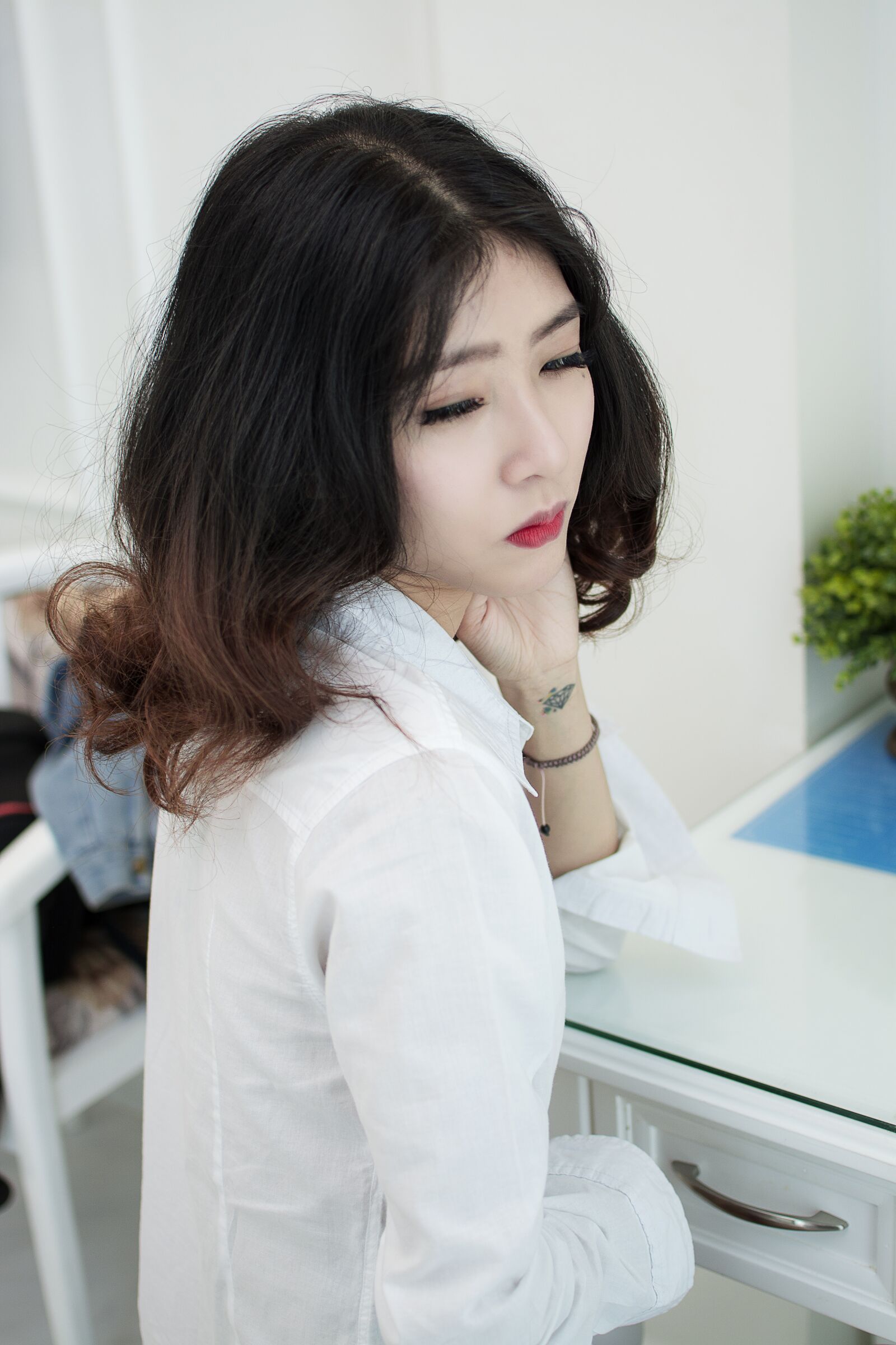 Nikon D5200 sample photo. Woman, indoors, adult photography