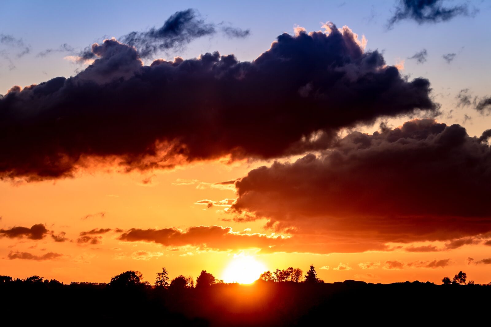 Canon EOS 750D (EOS Rebel T6i / EOS Kiss X8i) sample photo. Sunset, sun, sky photography
