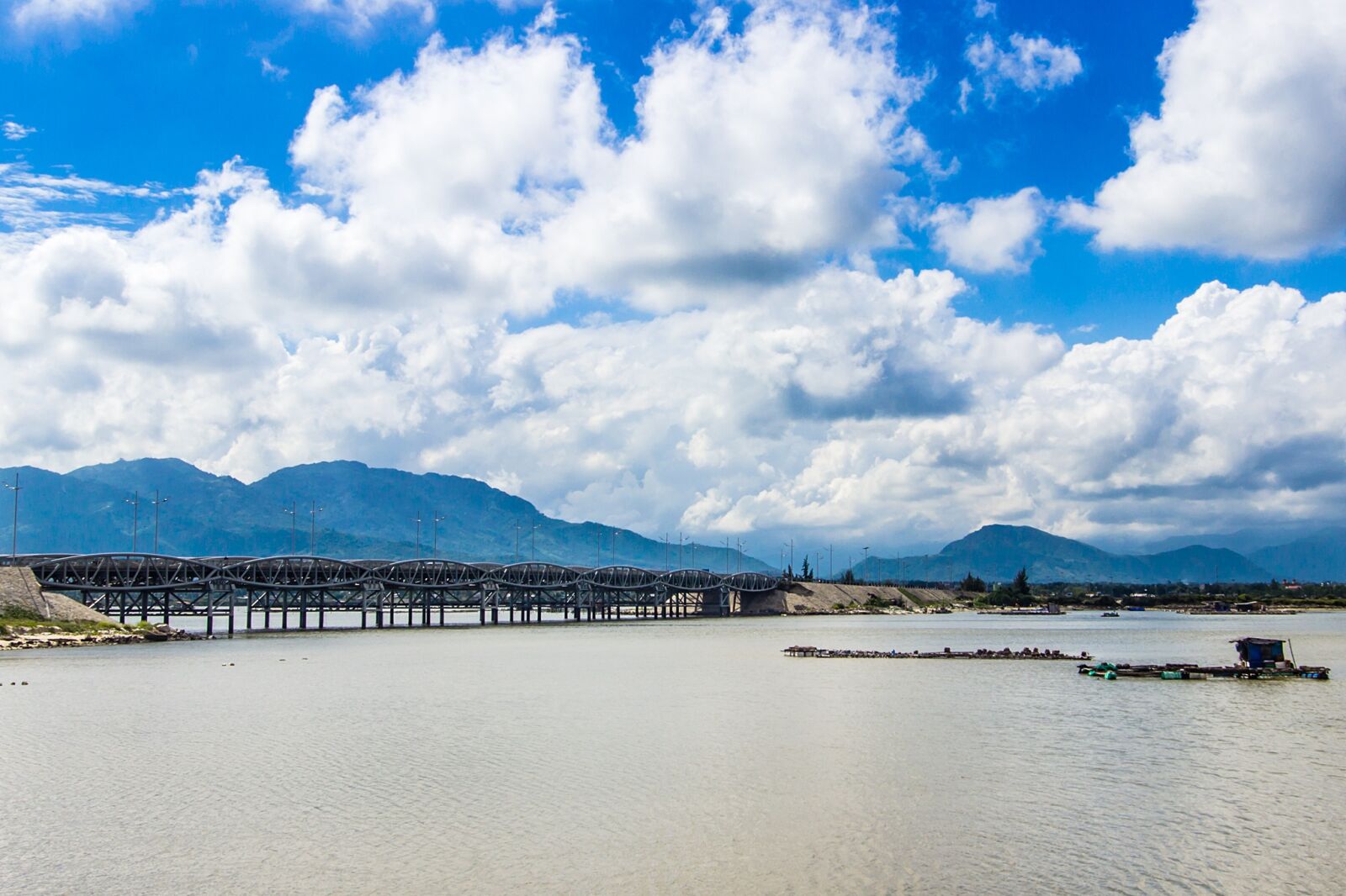 Canon EF-S 10-22mm F3.5-4.5 USM sample photo. Bridge, long, outdoor photography