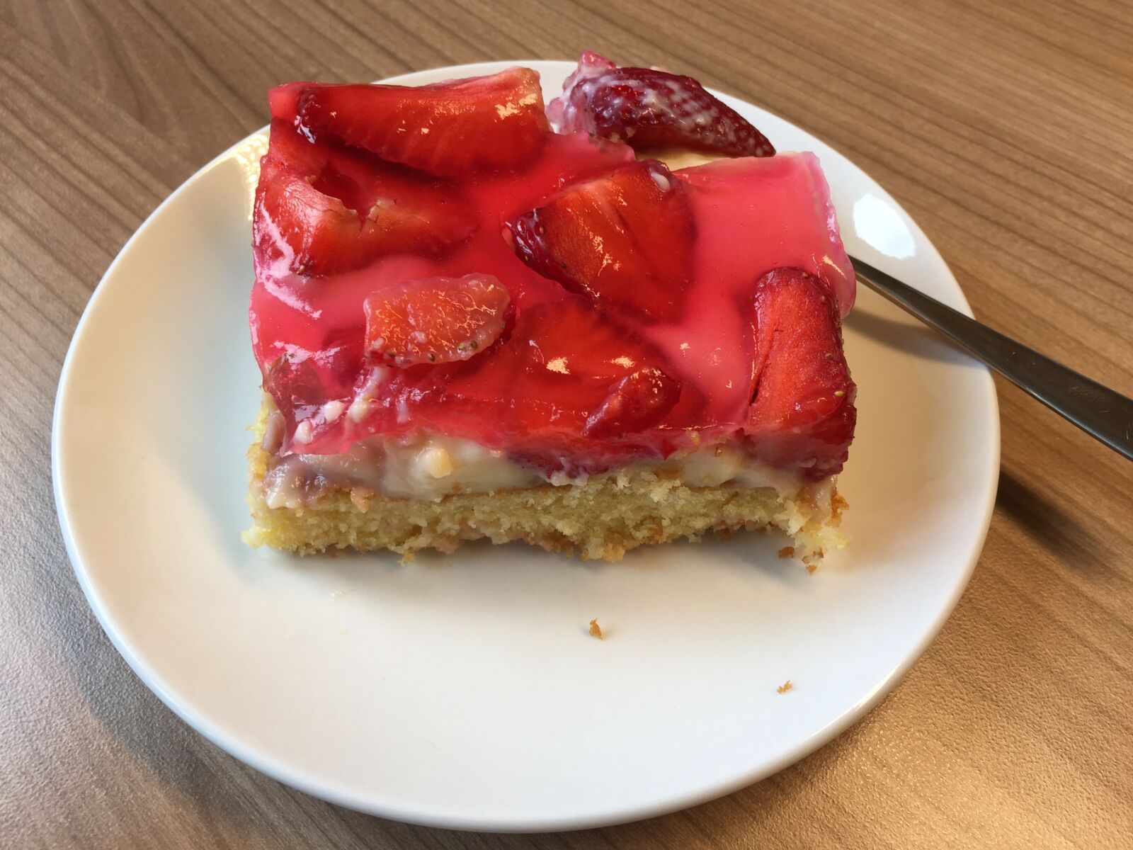 Apple iPhone 6 sample photo. Cake, strawberry cake, strawberries photography