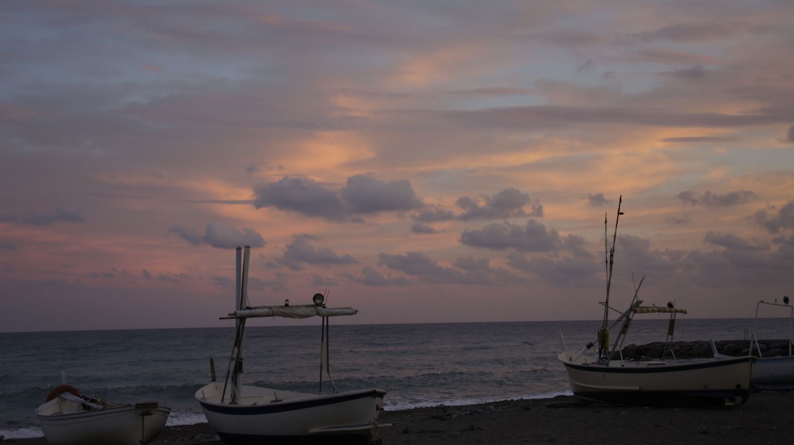 Sony Alpha NEX-5 + Sony E 18-200mm F3.5-6.3 OSS sample photo. Sunset, sea, boats photography