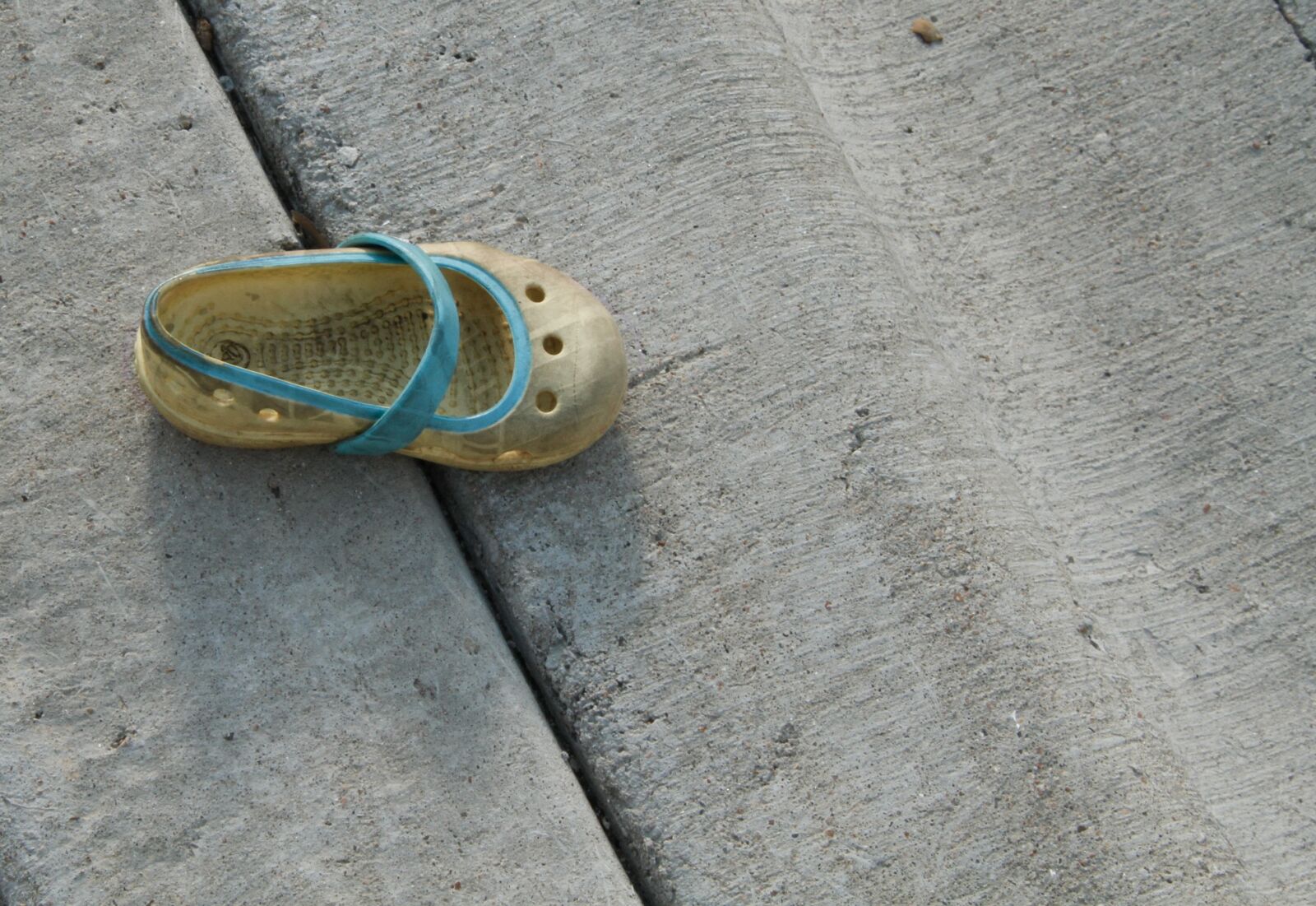 Canon EOS 7D sample photo. Shoe, single, child photography