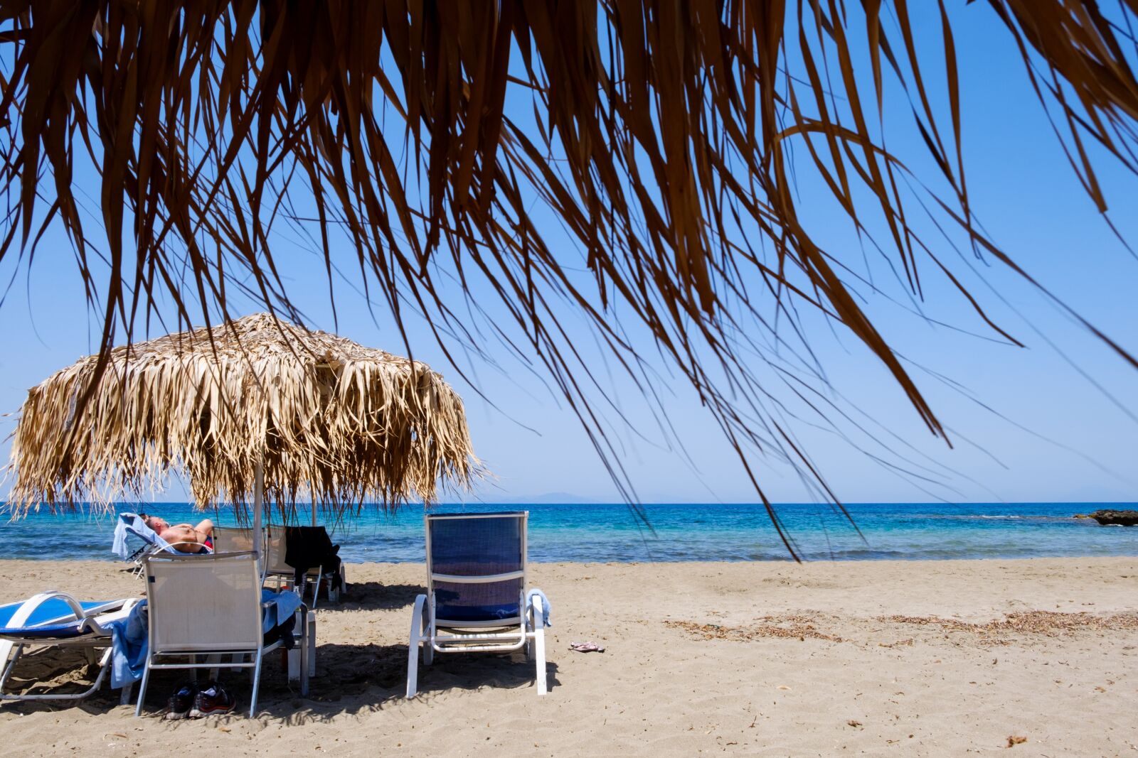 Fujifilm X-T2 sample photo. Beach, water, parasol photography