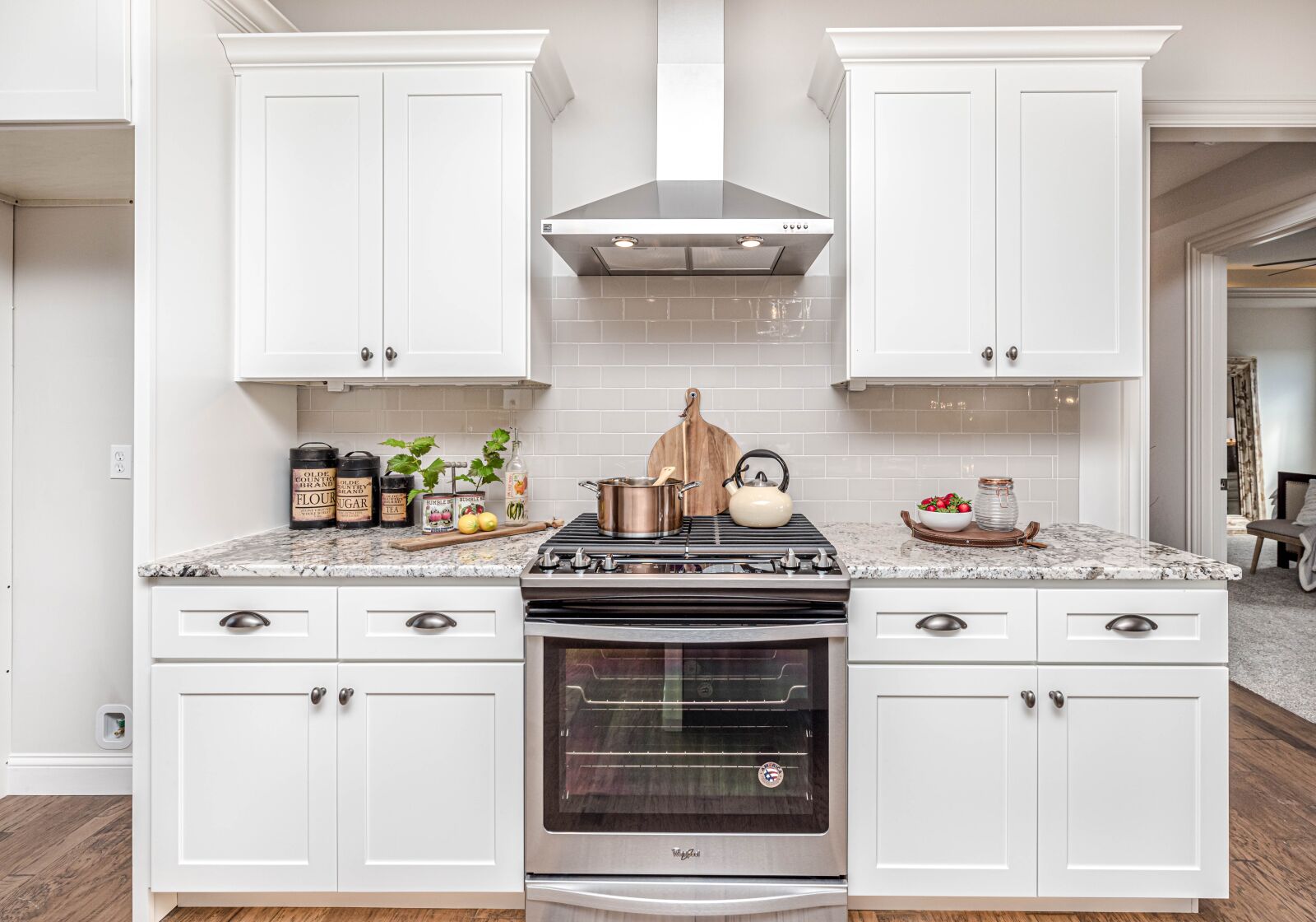 Nikon D810 sample photo. Kitchen, cabinets, oven photography