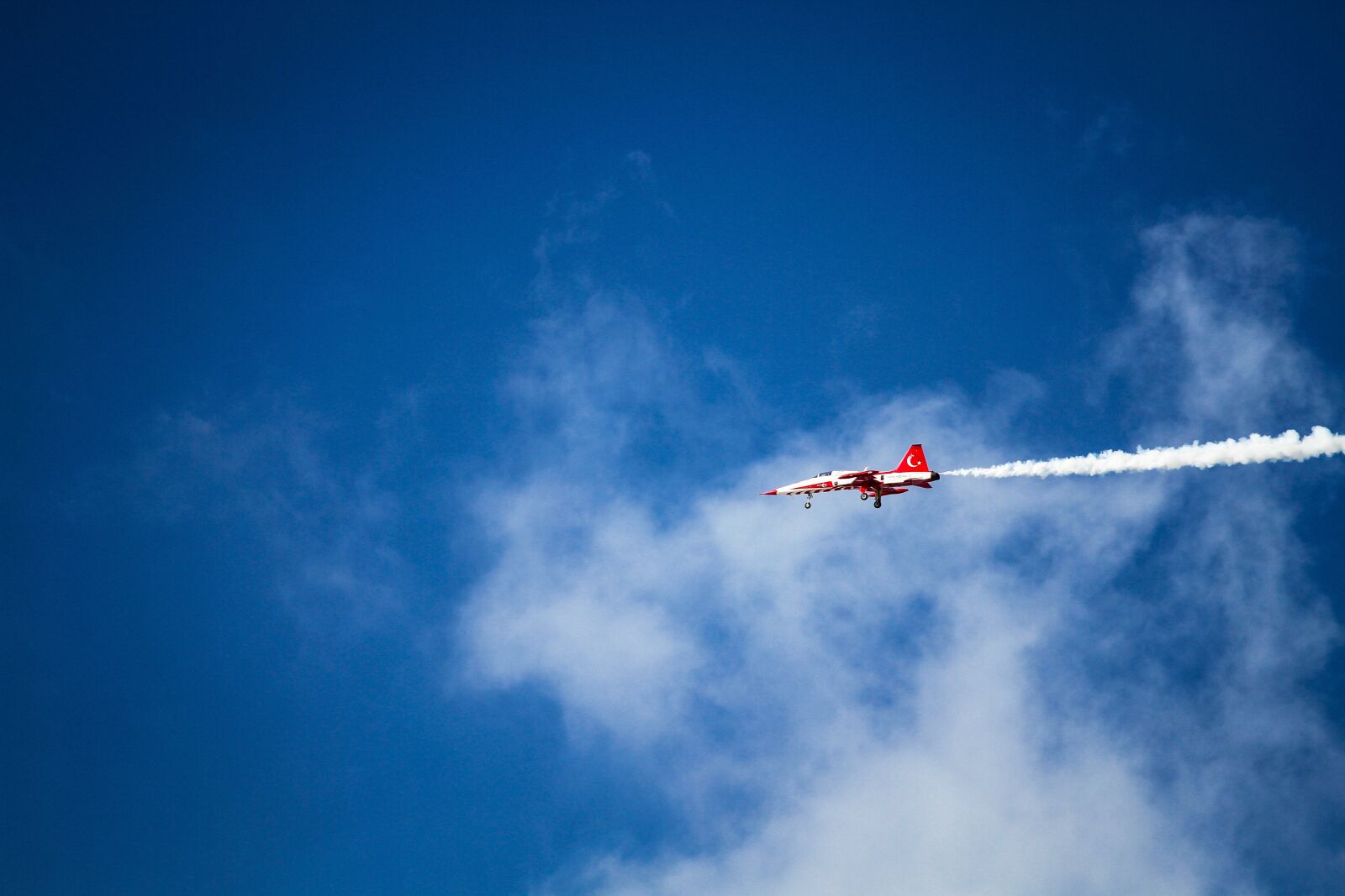 Canon EOS 7D + Canon EF 70-200mm F4L USM sample photo. Airplane, aircraft, smoke photography