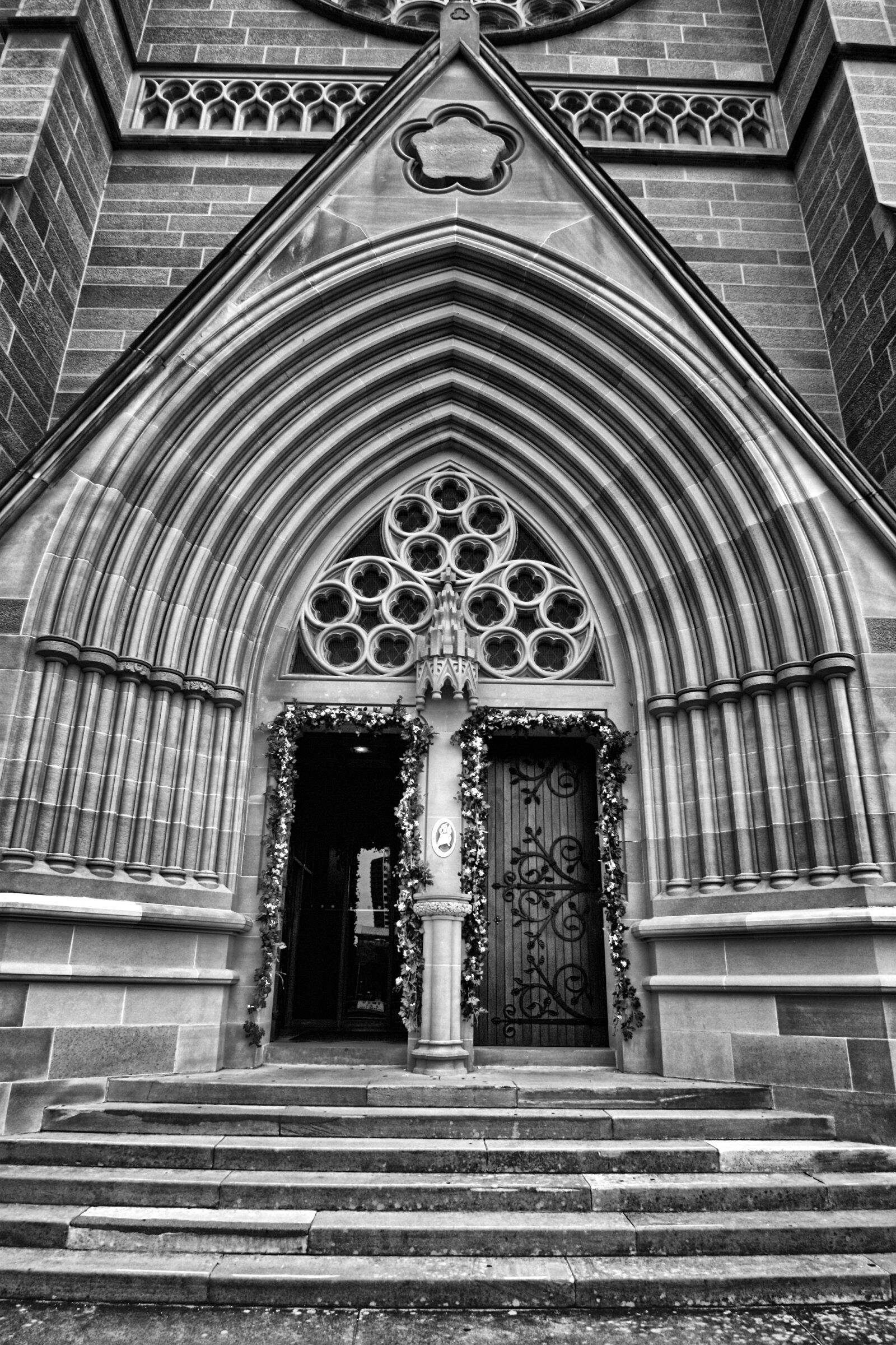 Canon EOS 450D (EOS Rebel XSi / EOS Kiss X2) sample photo. Architecture, church, cathedral photography