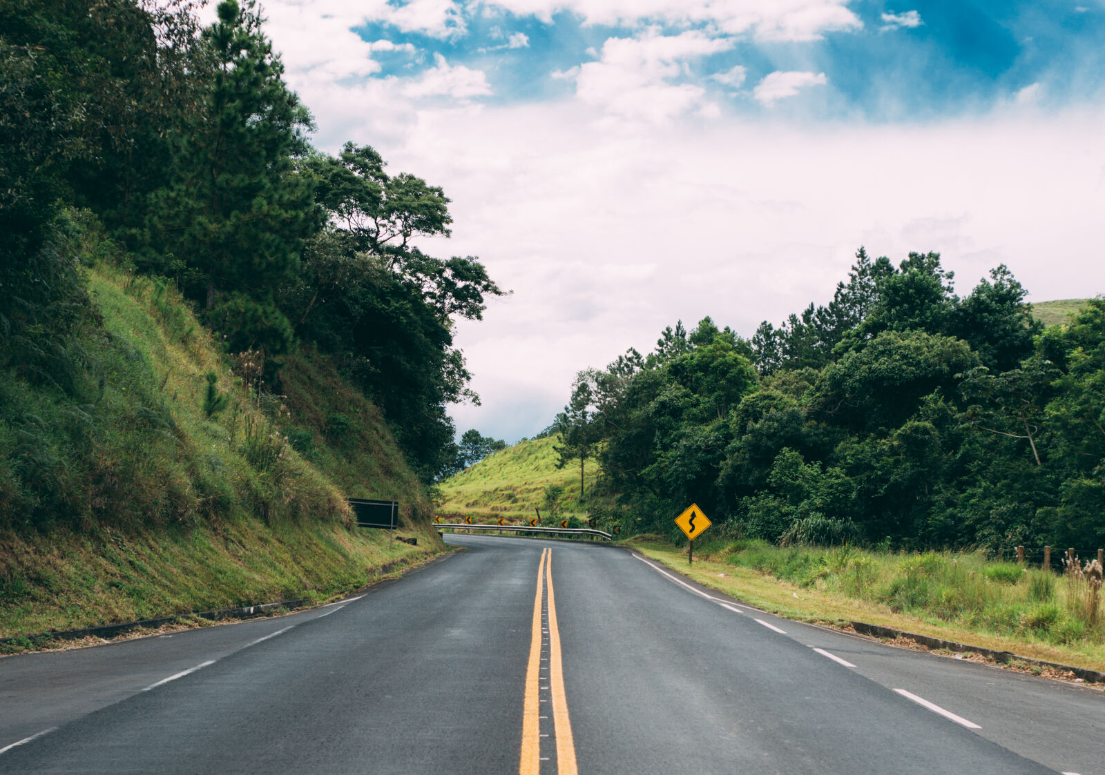Canon EOS 6D + Canon EF 50mm F1.8 II sample photo. Asphalt, drive, highway, lane photography