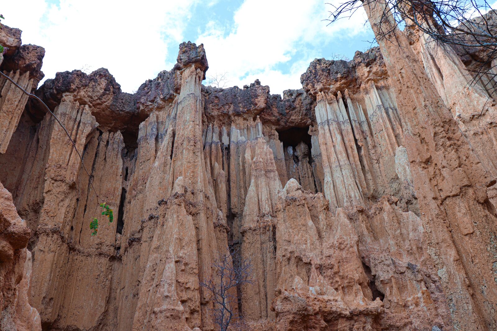 Canon EOS 200D (EOS Rebel SL2 / EOS Kiss X9) sample photo. Rock, stone, cave photography