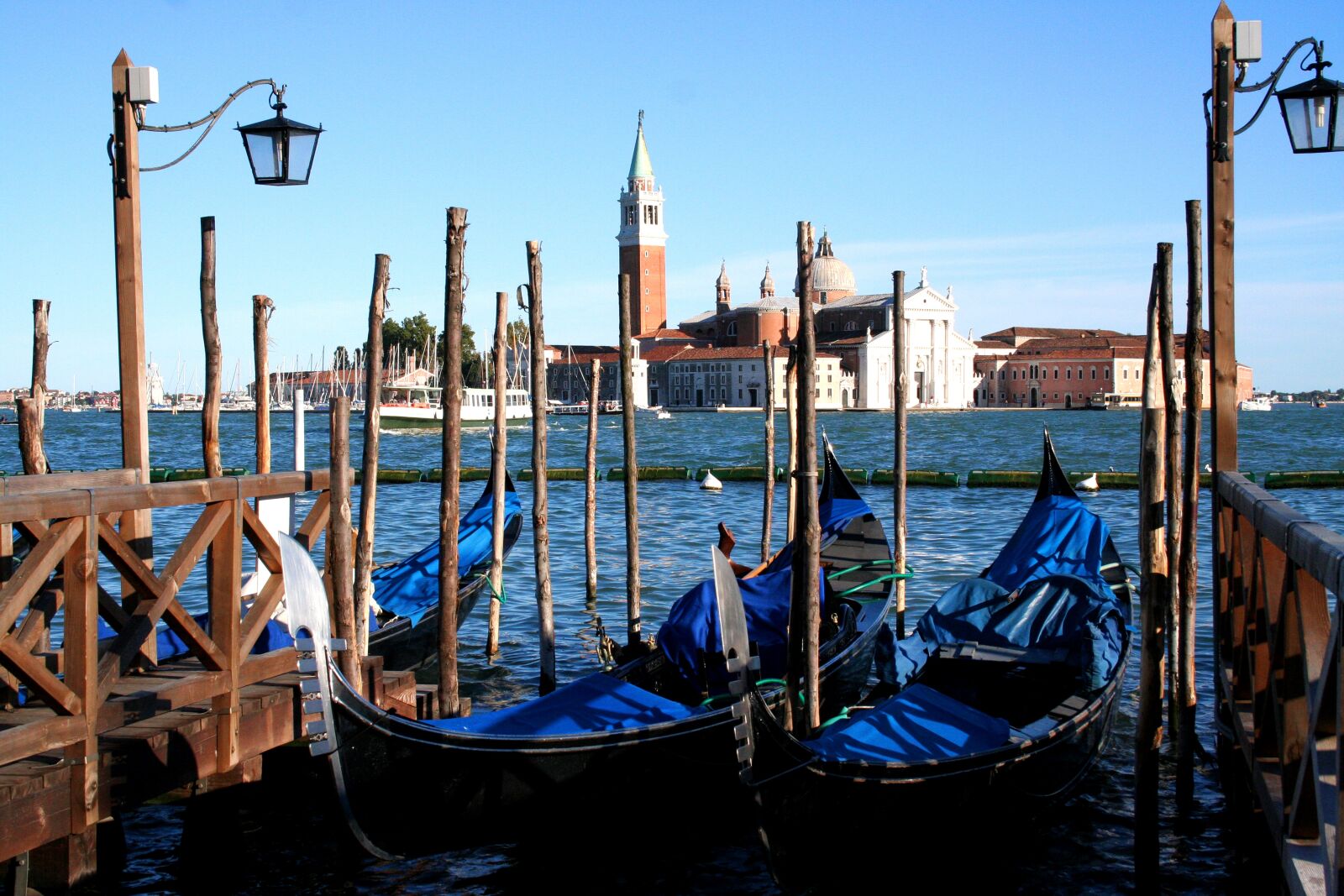 Canon EOS 350D (EOS Digital Rebel XT / EOS Kiss Digital N) sample photo. Venice italy, gondolas, vaporetto photography