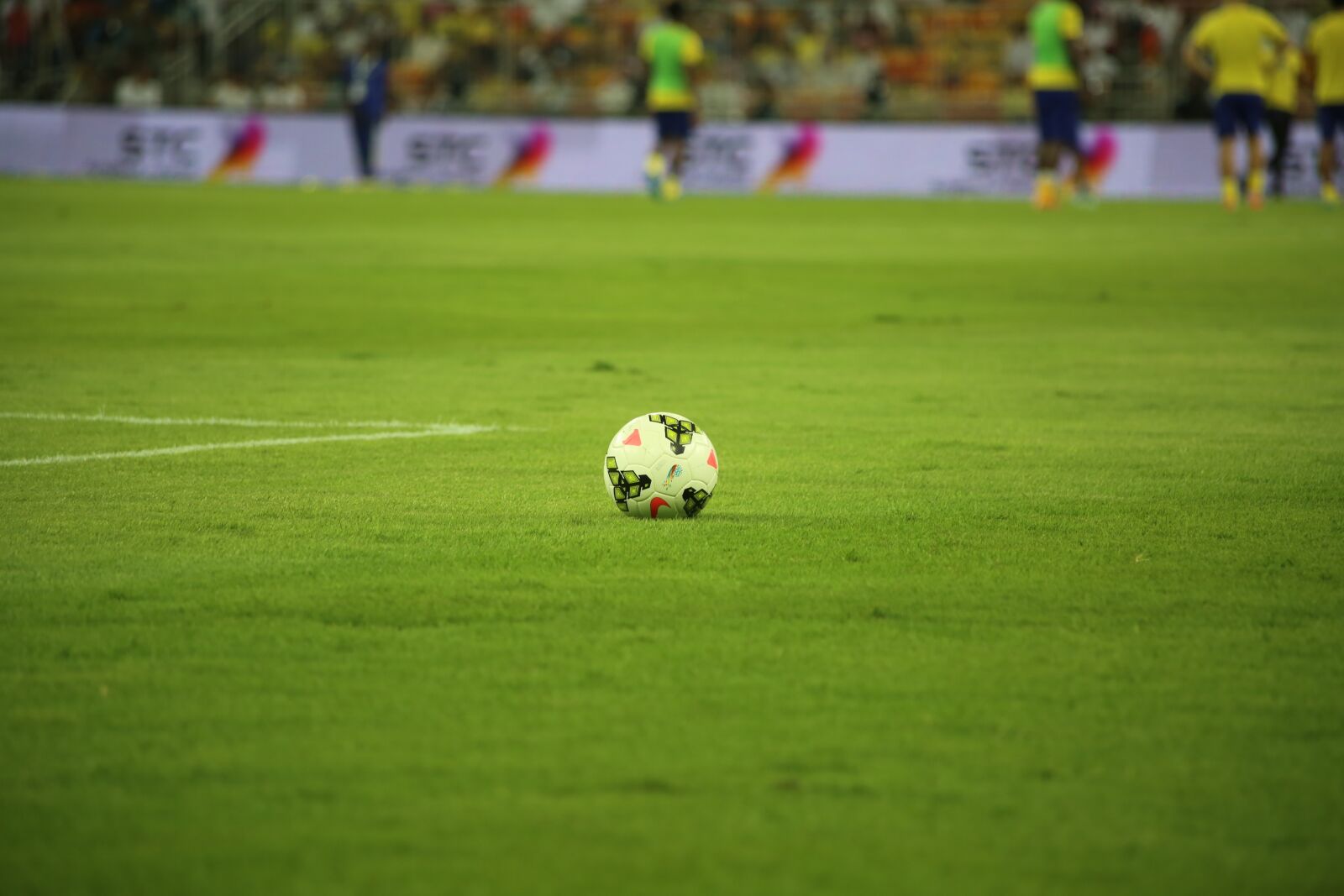 Canon EF 70-300mm F4-5.6 IS USM sample photo. Football, field, jeddah photography