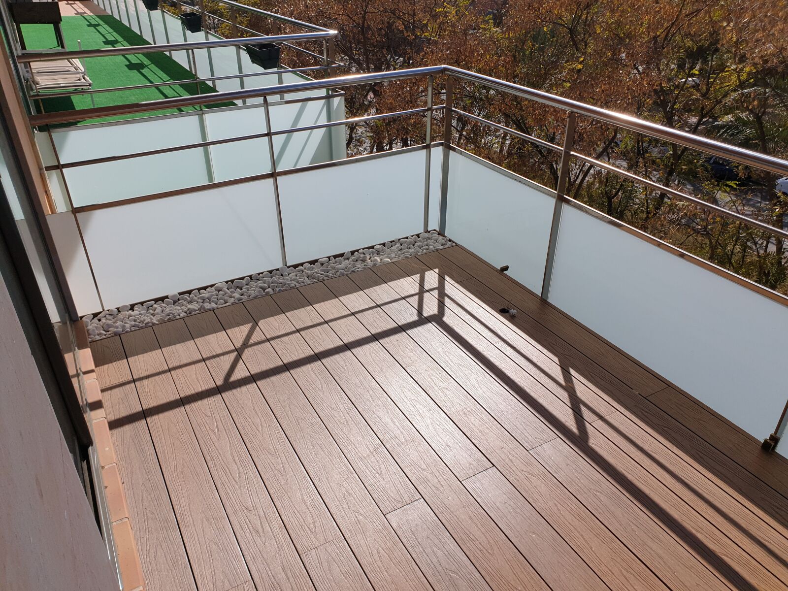 Samsung Galaxy Note9 sample photo. Balcony, wood, reform photography