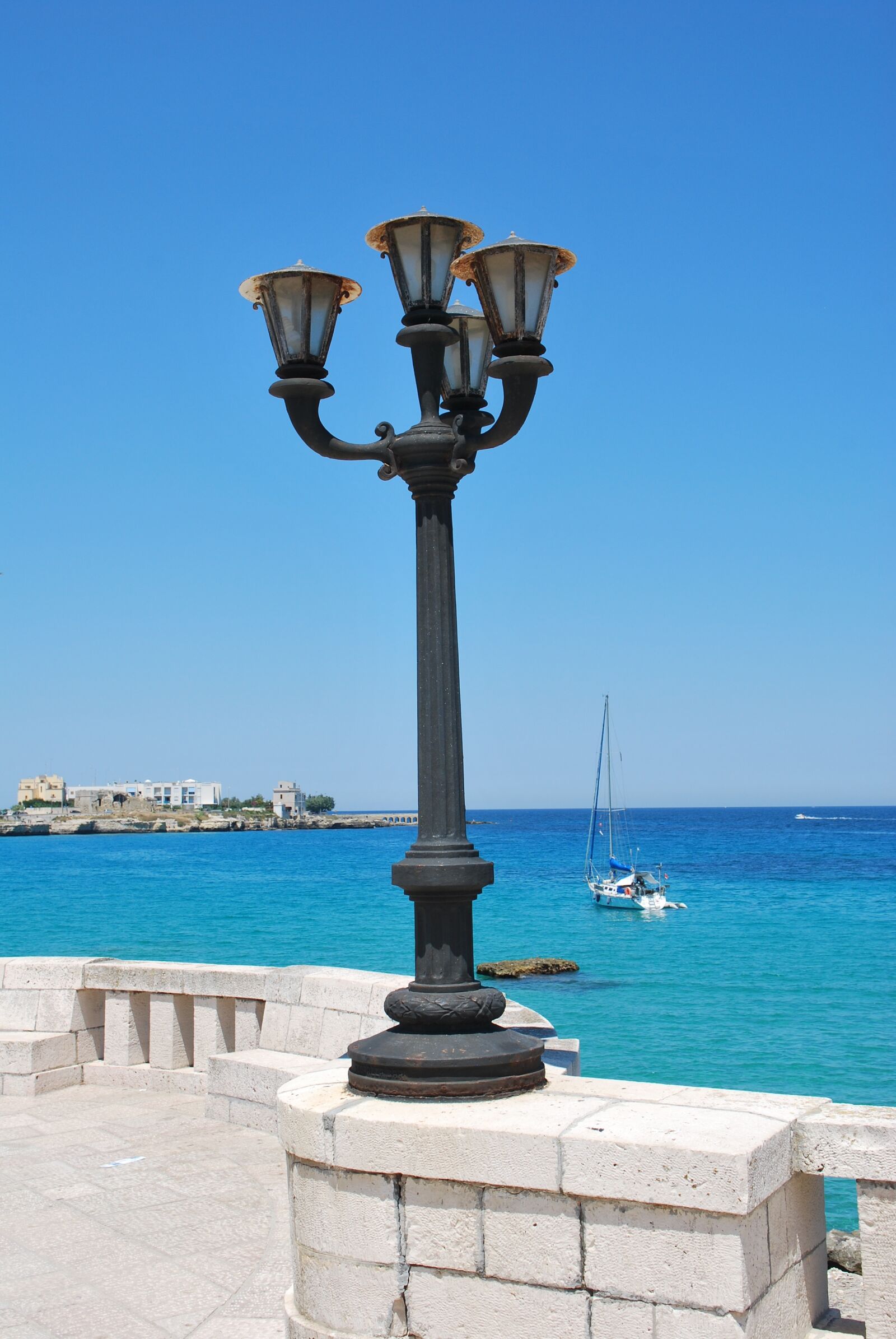 Nikon D60 sample photo. Lamppost, otranto, sea photography