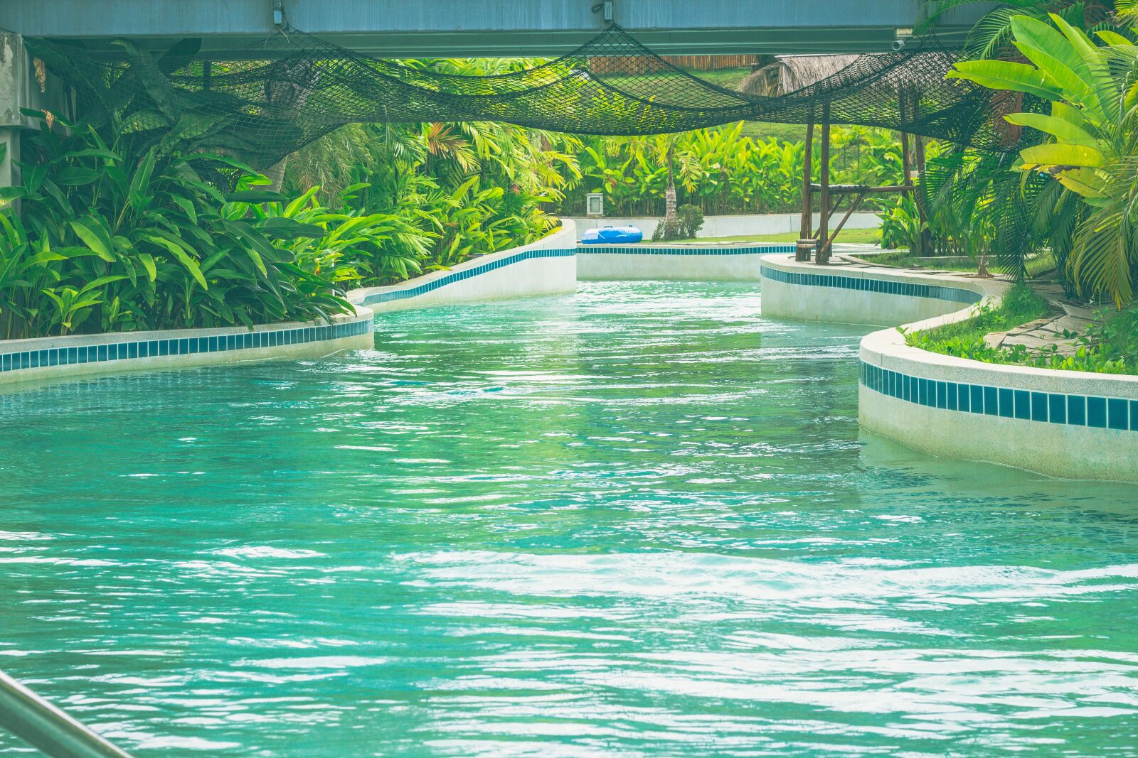 Canon EOS 700D (EOS Rebel T5i / EOS Kiss X7i) + Canon EF 50mm F1.8 STM sample photo. Water park, water, nature photography