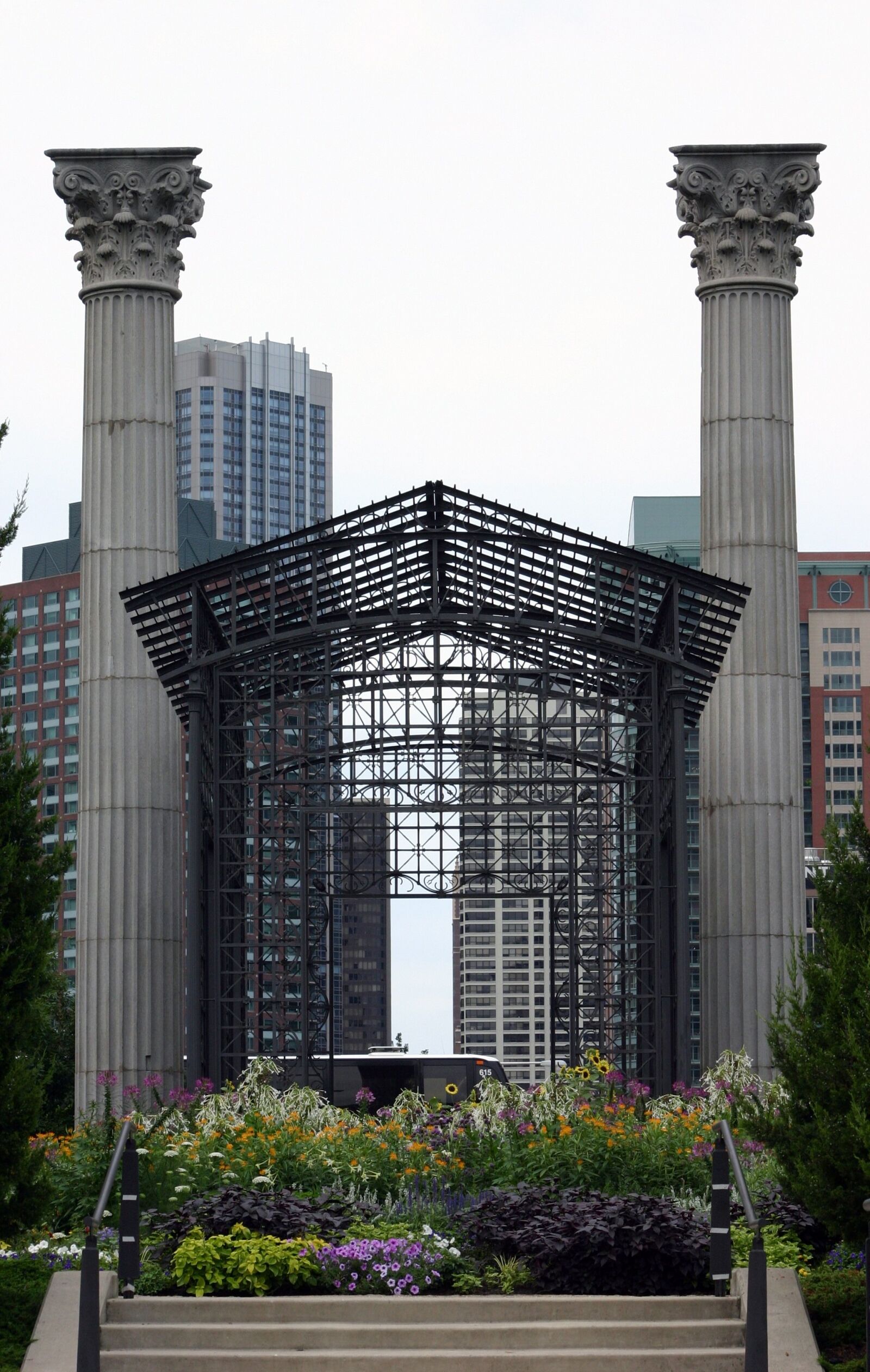 Canon EOS 300D (EOS Digital Rebel / EOS Kiss Digital) sample photo. Chicago, millenium park, lurie photography
