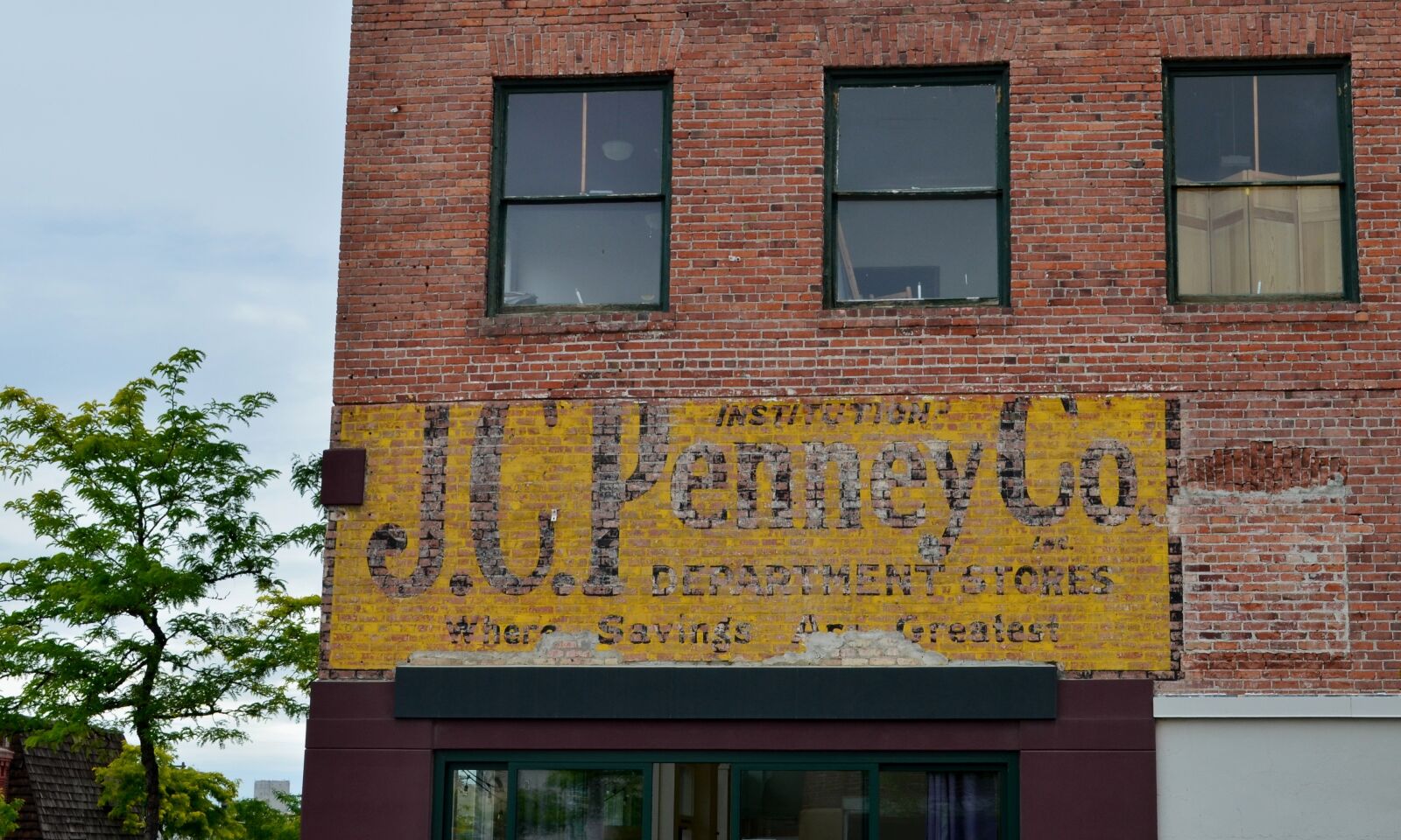 Nikon D5100 sample photo. Building, sign, vintage photography