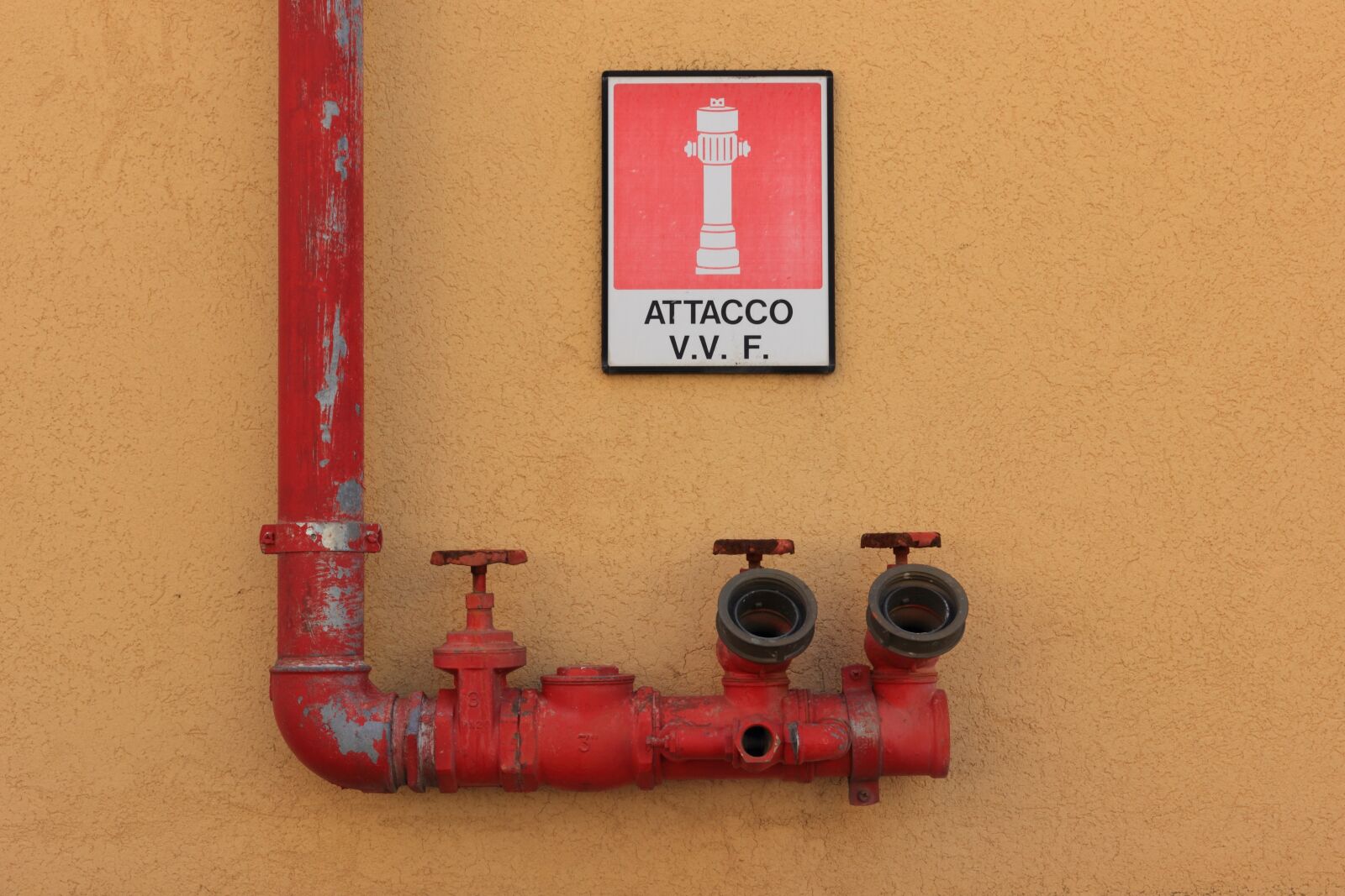 Canon EOS 550D (EOS Rebel T2i / EOS Kiss X4) sample photo. Italy, trapani, town photography