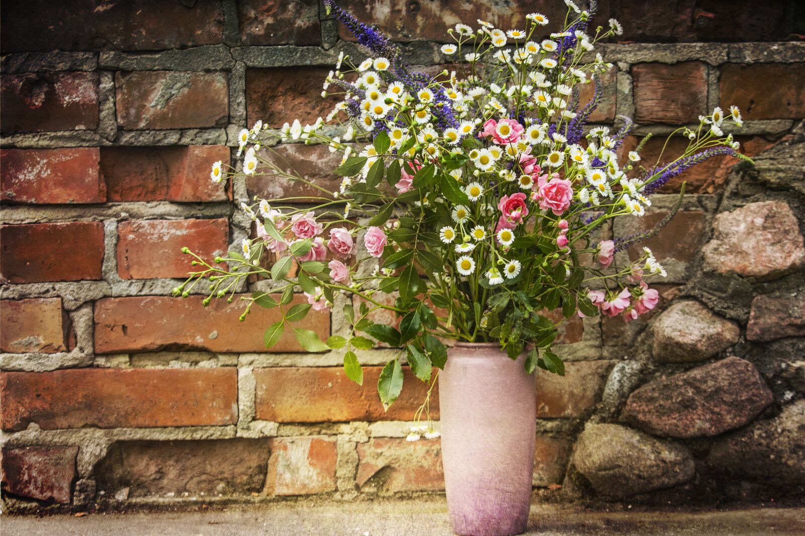Canon EF-S 55-250mm F4-5.6 IS STM sample photo. Bouquet, pitcher, flowers photography