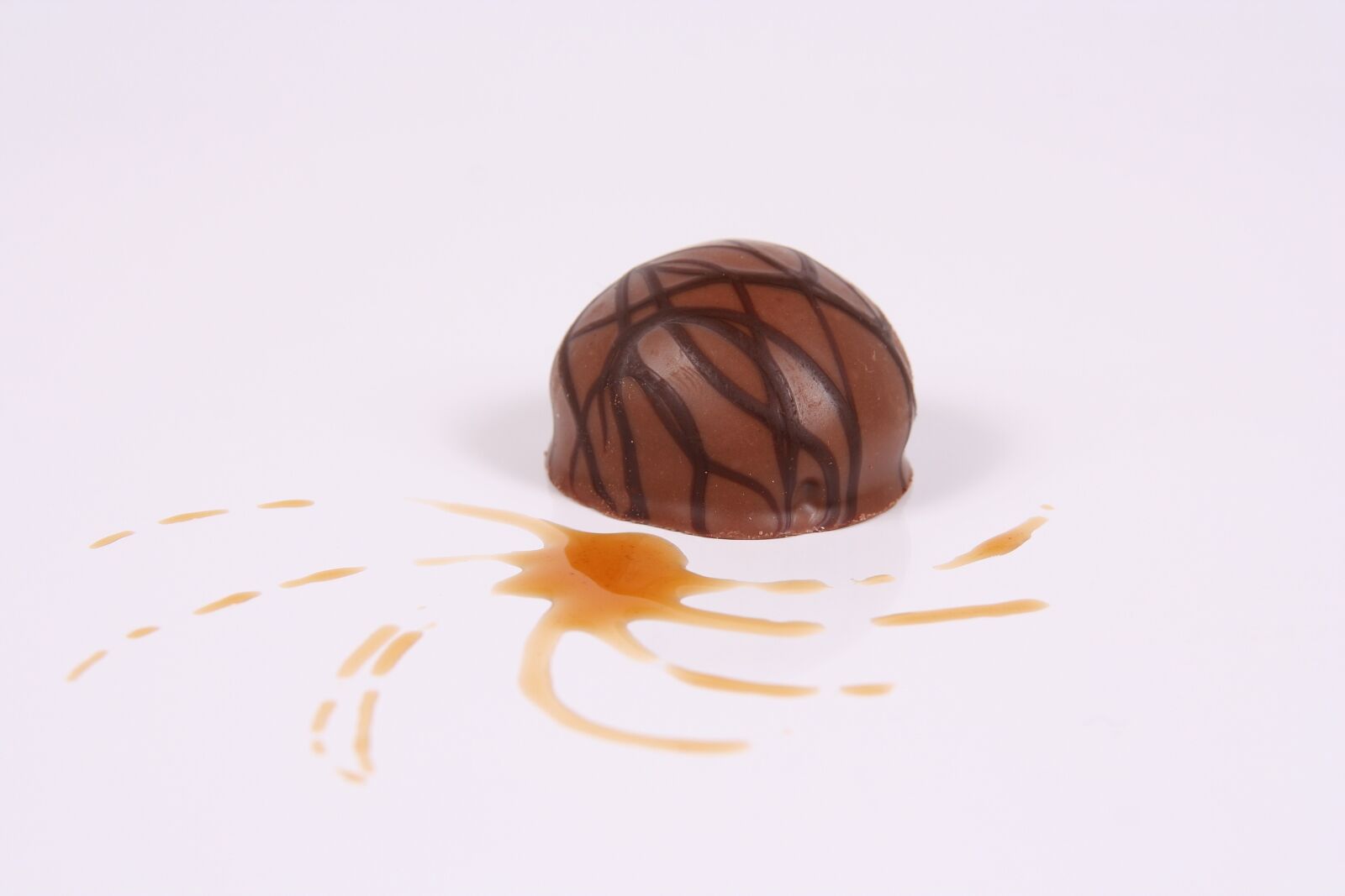 Canon EOS 350D (EOS Digital Rebel XT / EOS Kiss Digital N) sample photo. Praline, chocolate, caramel photography