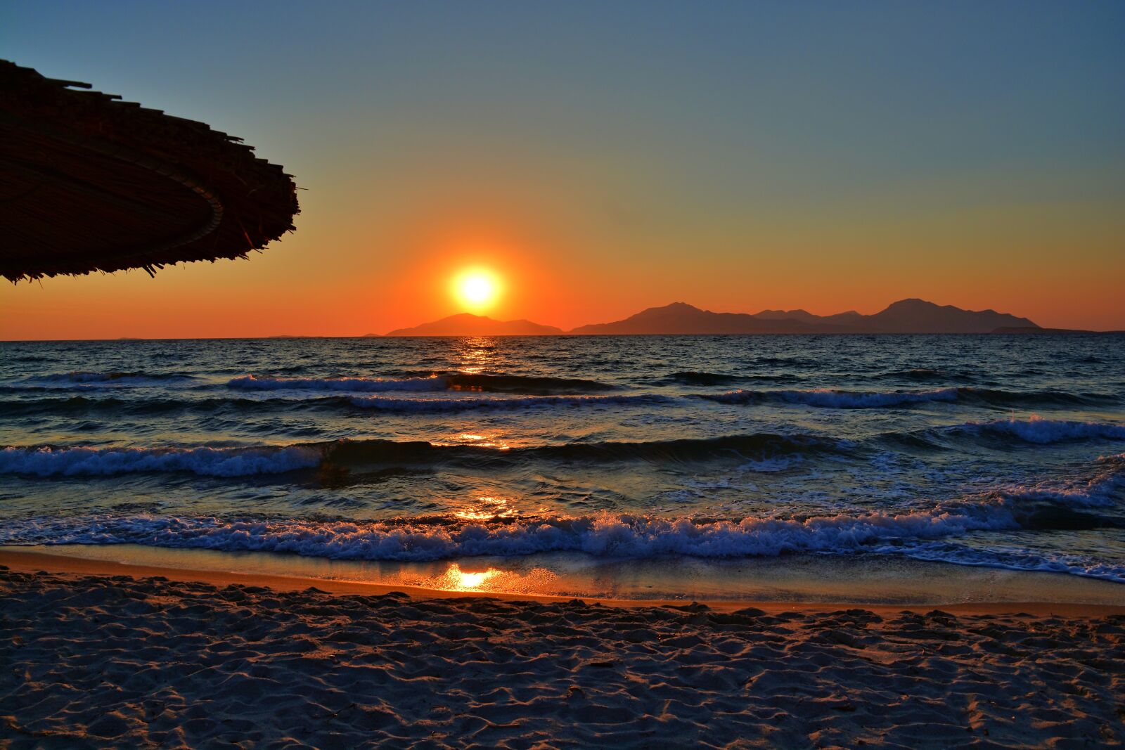 Nikon D5200 sample photo. Sunset, beach, vacations photography