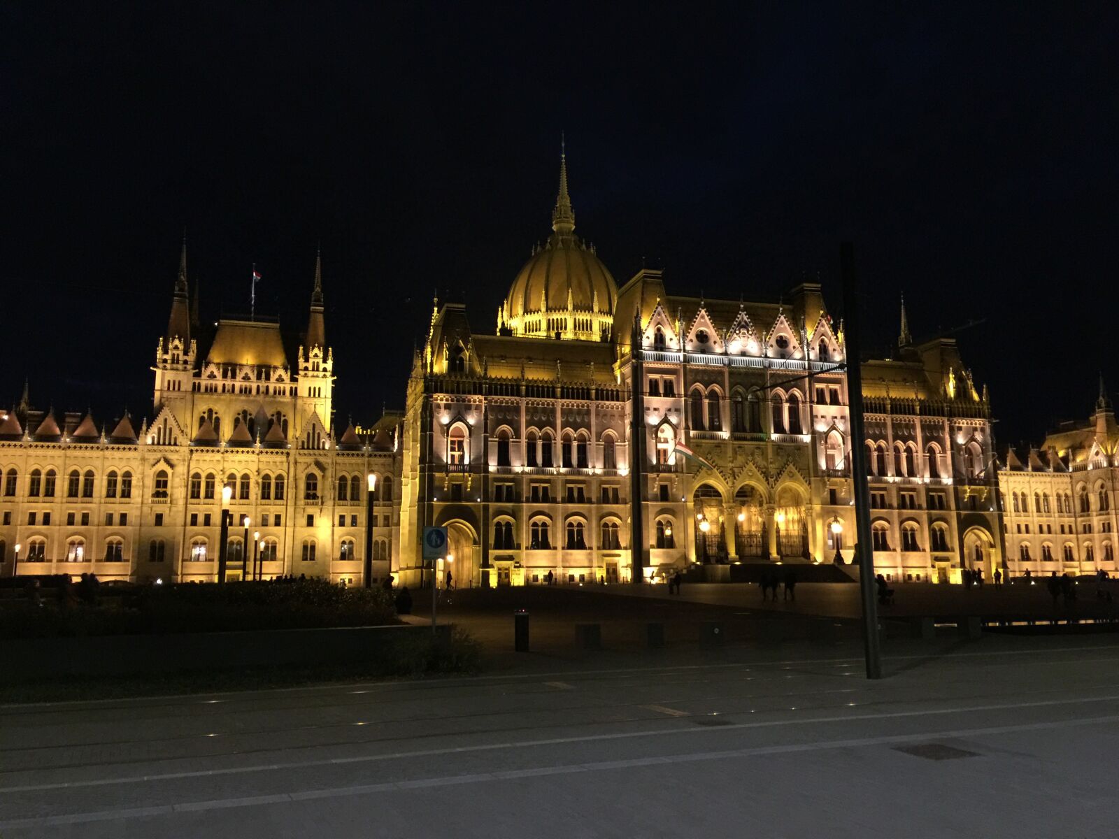 iPhone 6 Plus back camera 4.15mm f/2.2 sample photo. Parliament, budapest, hungary photography
