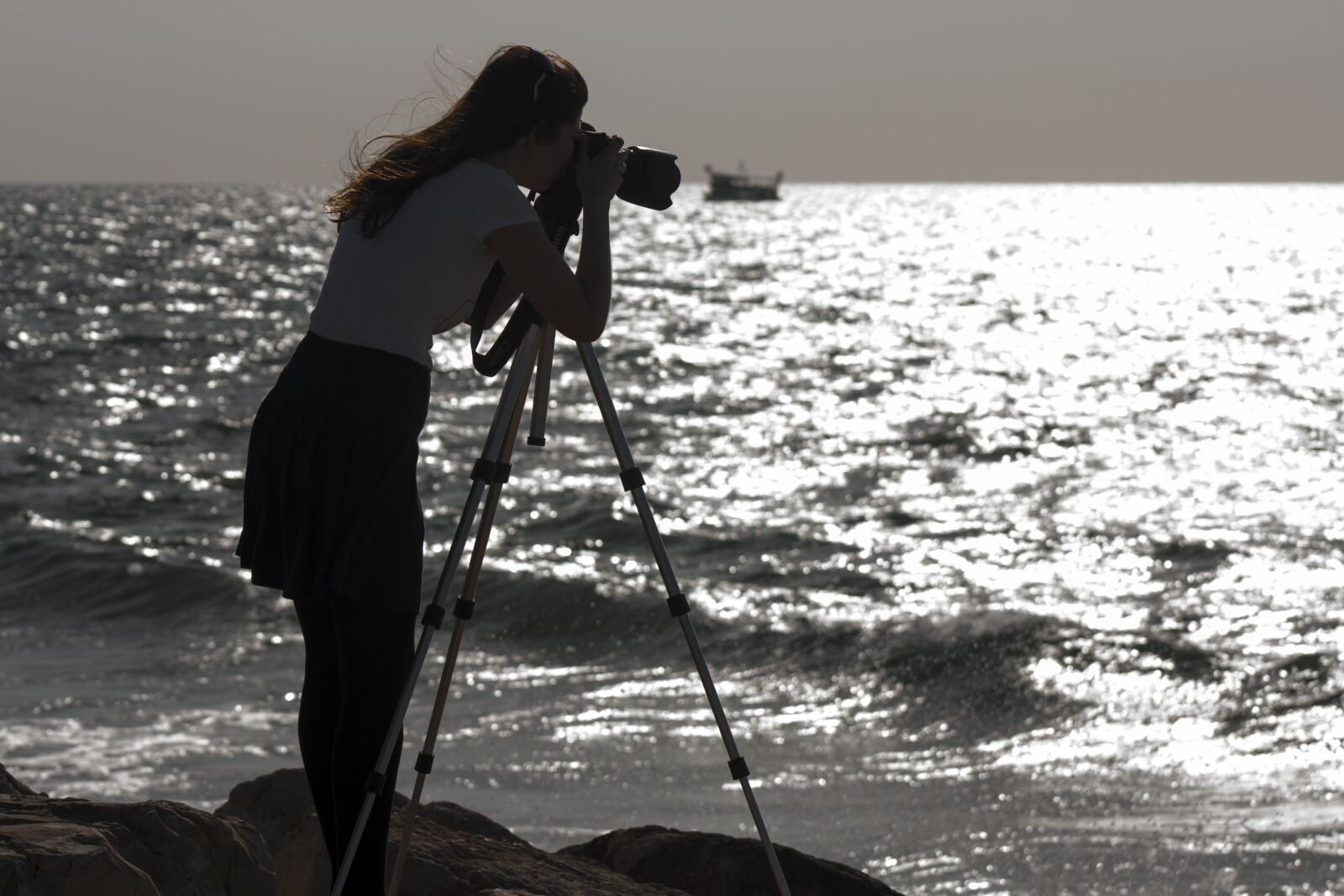Canon EOS 450D (EOS Rebel XSi / EOS Kiss X2) + Canon EF 75-300mm f/4-5.6 sample photo. Sea, shore, girl photography
