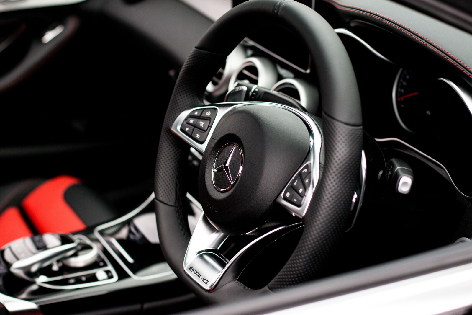 Canon EOS 70D + Canon EF 50mm F1.4 USM sample photo. Mercedes c63, steering wheel photography
