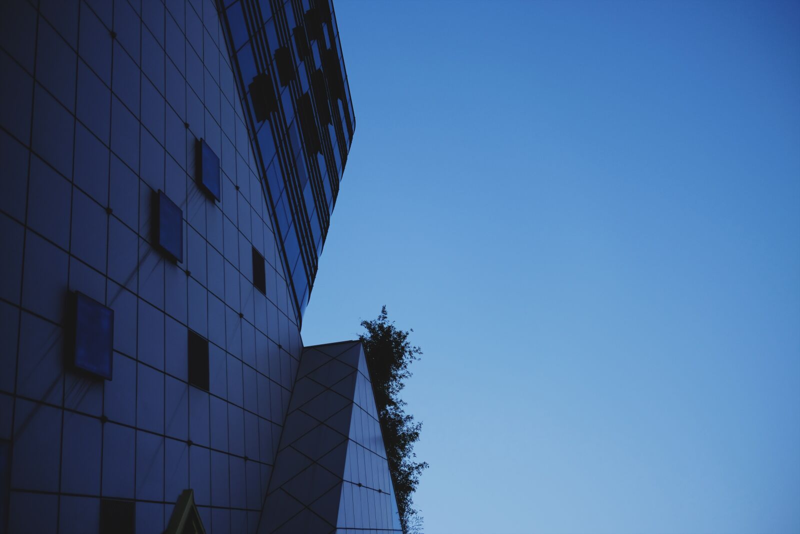 Fujifilm X-T2 sample photo. Building, city, glass, sky photography