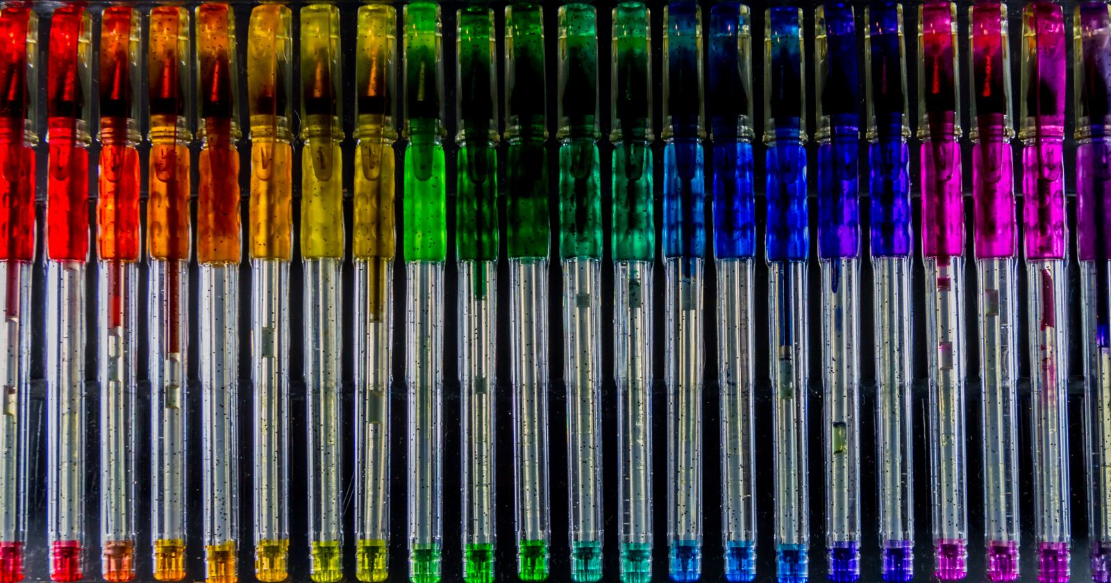 Canon EF-S 18-135mm F3.5-5.6 IS sample photo. Colored pens, row, lines photography