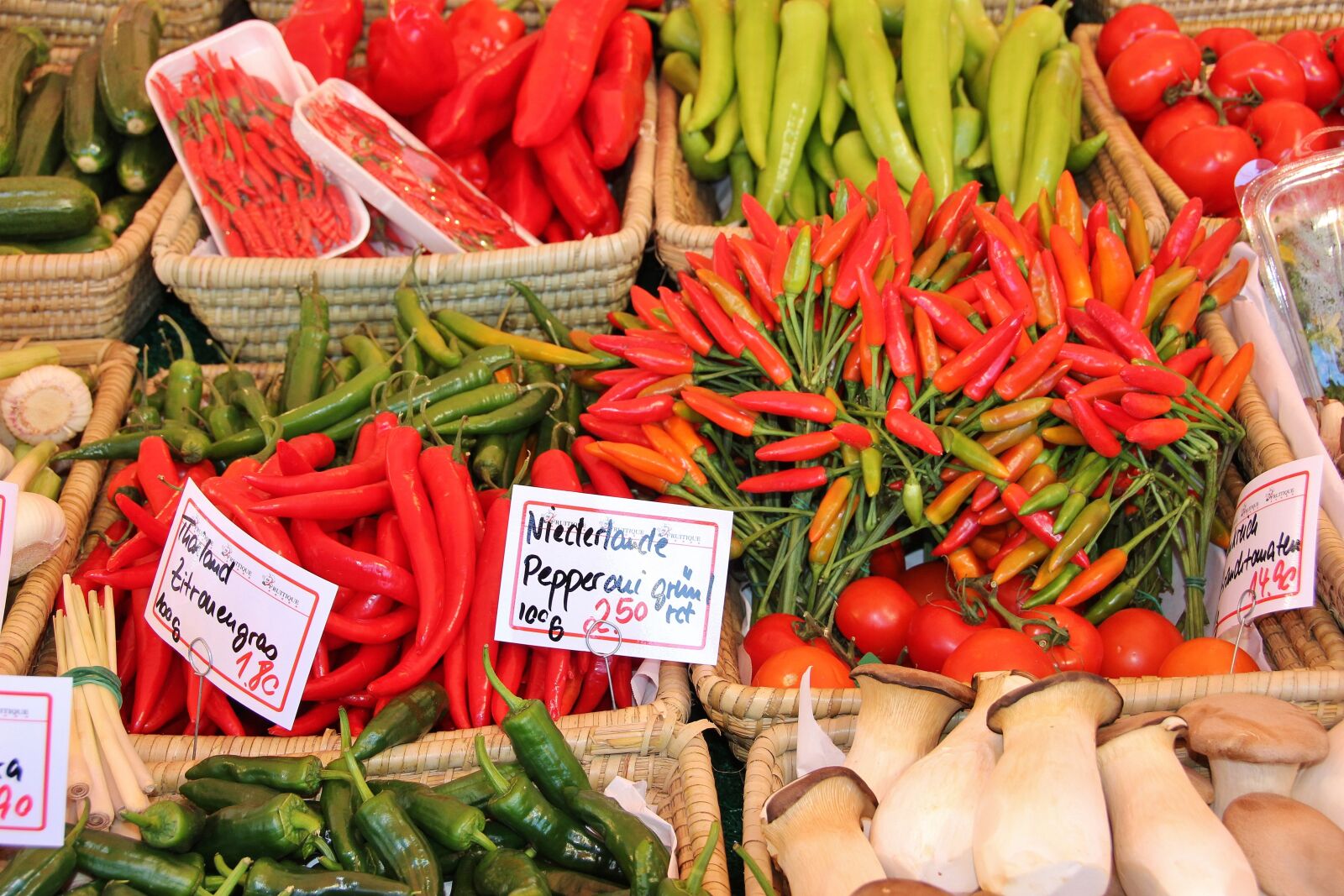 Canon EOS 550D (EOS Rebel T2i / EOS Kiss X4) sample photo. Market, food, vegetables photography