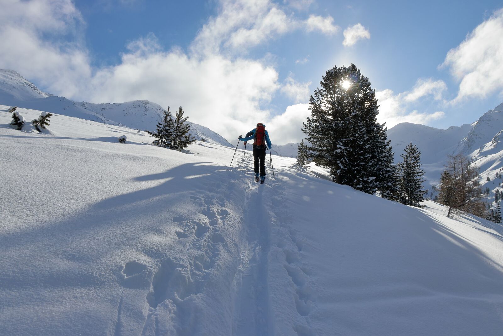 Canon EF-S 18-135mm F3.5-5.6 IS USM sample photo. Ski, winter, sun photography