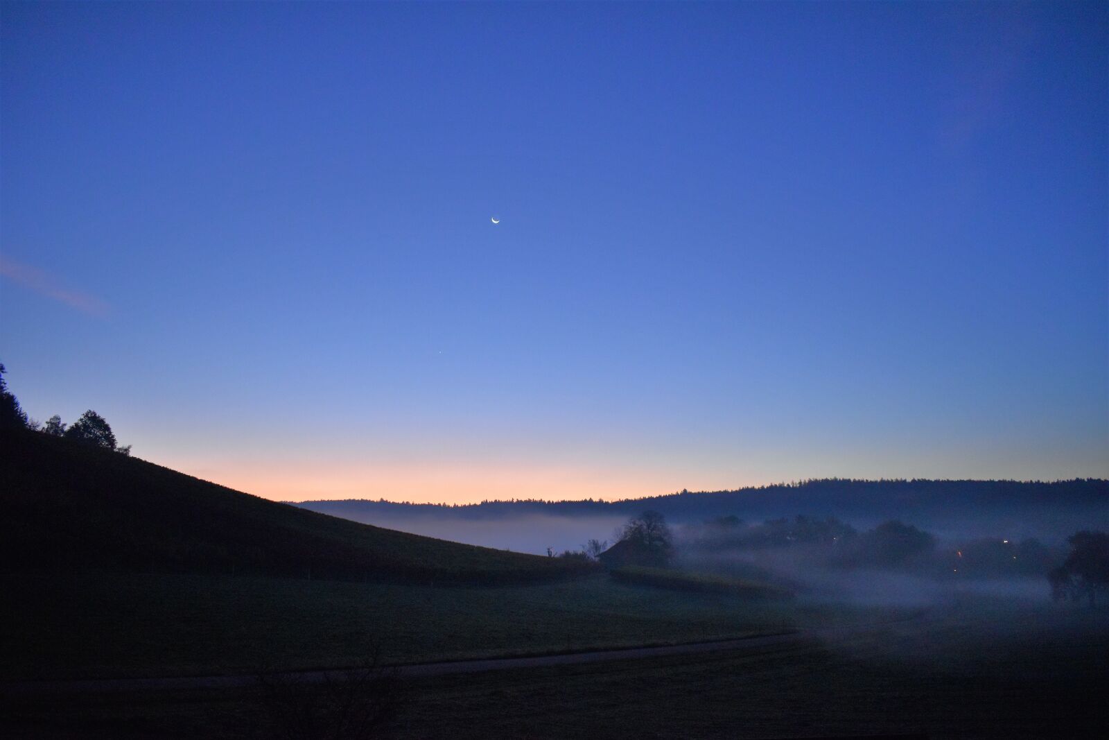 Nikon D5500 sample photo. Landscape, fog, morning photography