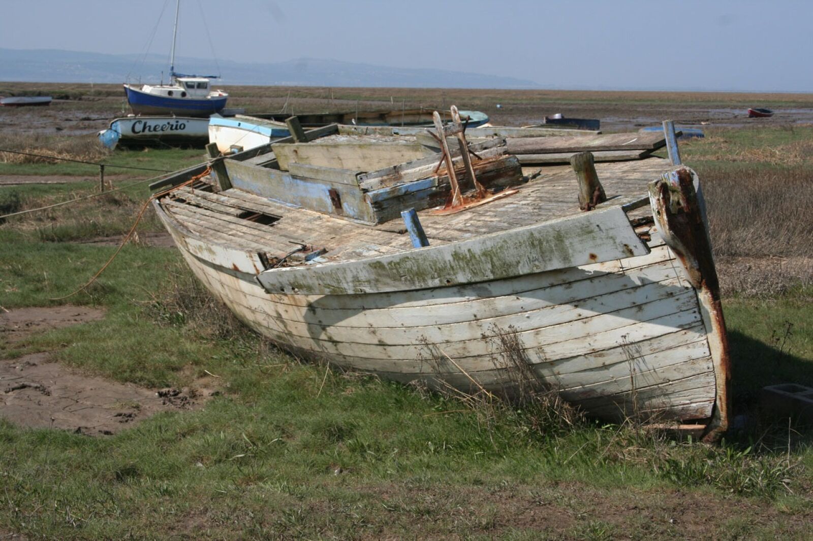 Canon EOS 350D (EOS Digital Rebel XT / EOS Kiss Digital N) sample photo. Boat, damaged, wreck photography