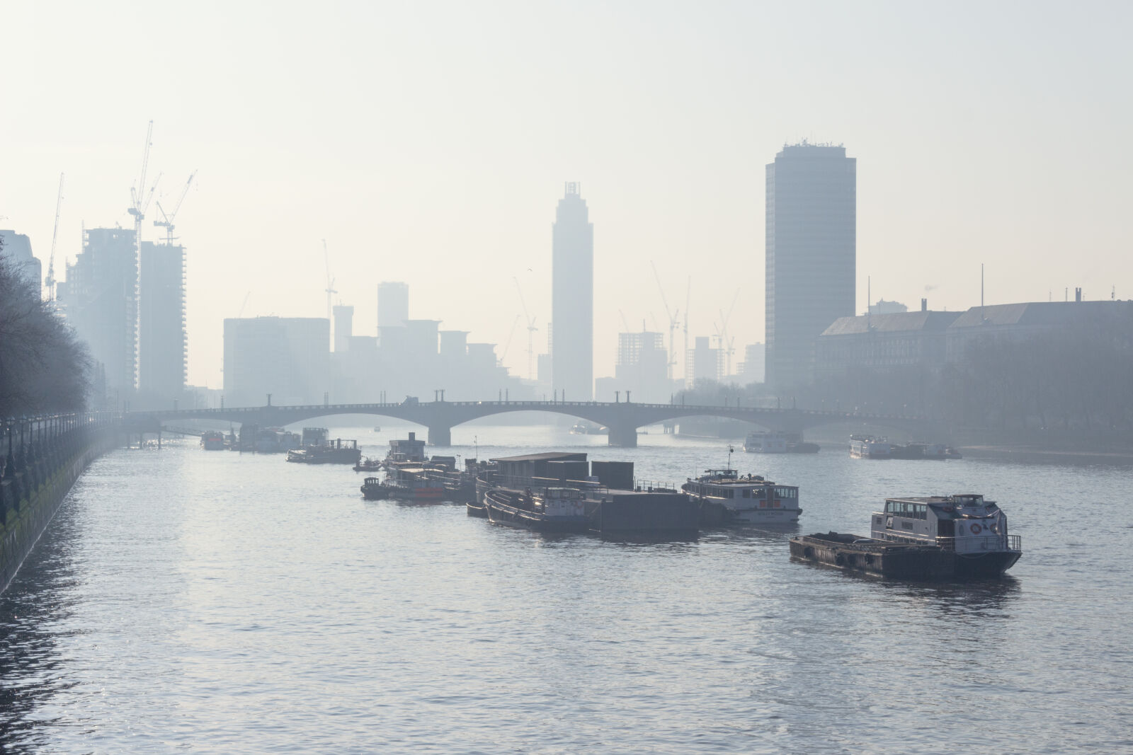 Canon EOS 700D (EOS Rebel T5i / EOS Kiss X7i) sample photo. Boat, bridge, buildings, cargo photography