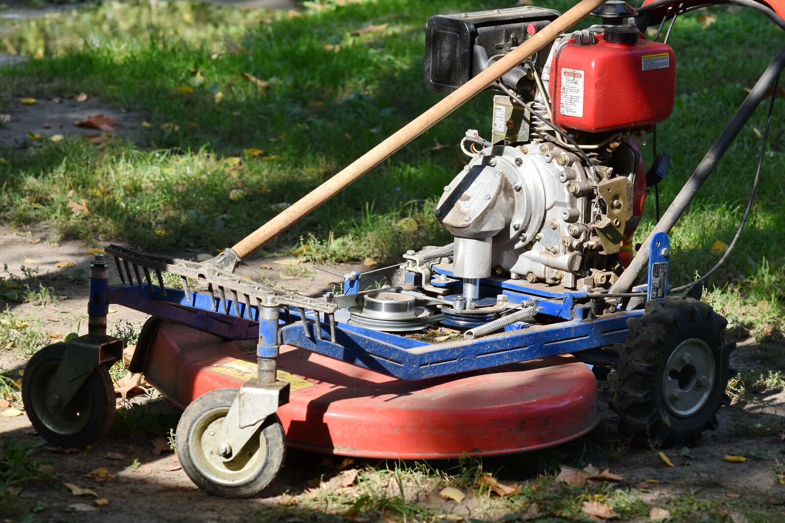 Nikon D5500 sample photo. Diesel, engine, lawn, lawnmower photography
