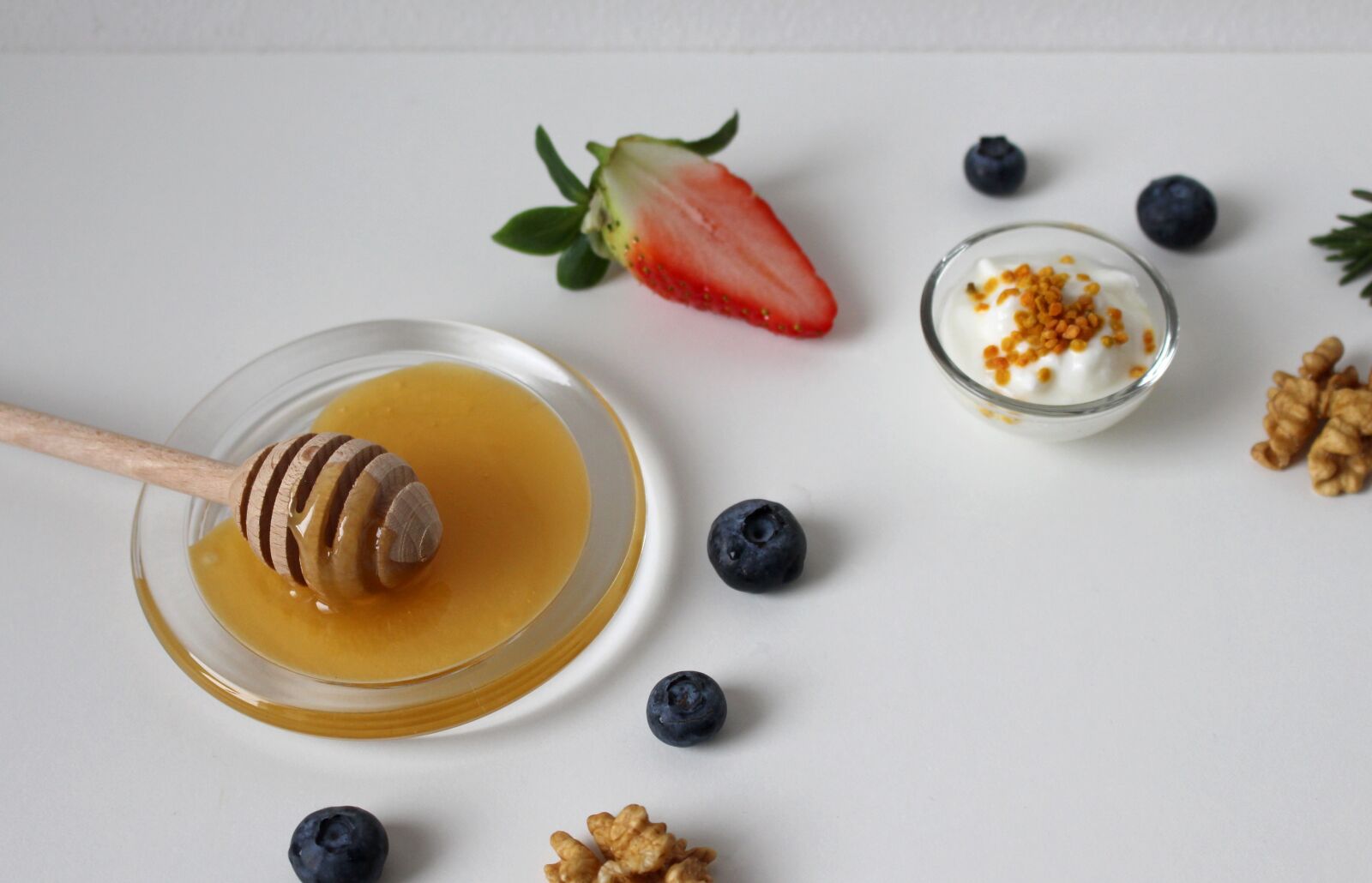 Canon EOS 700D (EOS Rebel T5i / EOS Kiss X7i) sample photo. Honey, strawberry, food photography