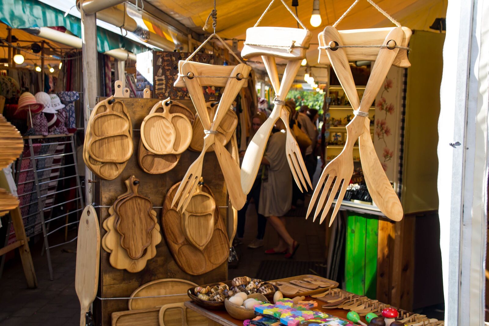 Canon EOS 1100D (EOS Rebel T3 / EOS Kiss X50) sample photo. Souvenirs made of wood photography