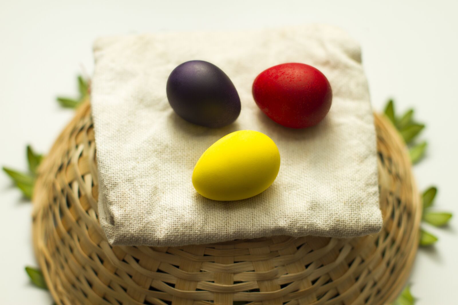 Canon EOS 7D + Canon EF 50mm F1.4 USM sample photo. Easter, eggs, multi colored photography