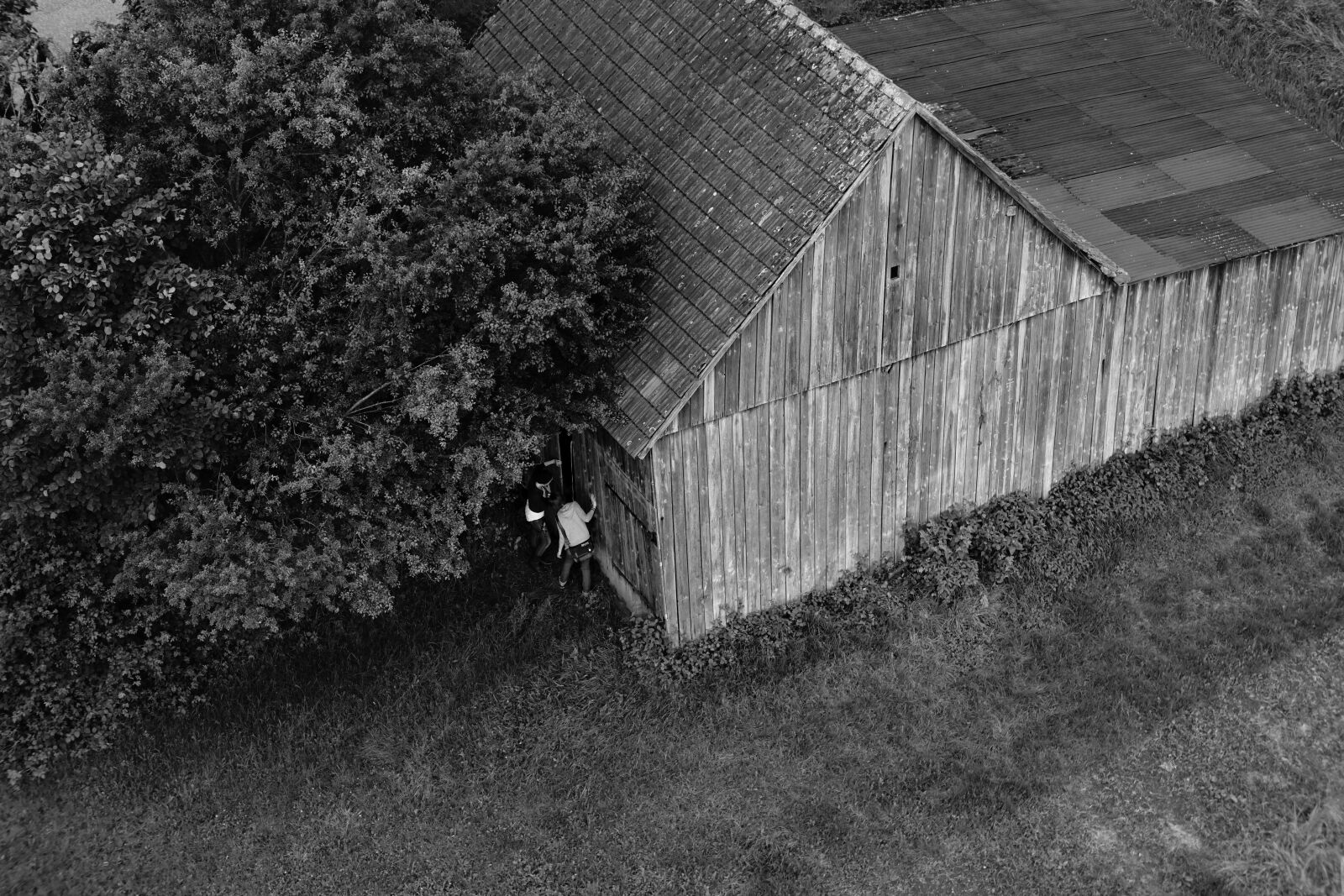 Sony a6000 + Sony E 18-55mm F3.5-5.6 OSS sample photo. Black and white, aerial photography