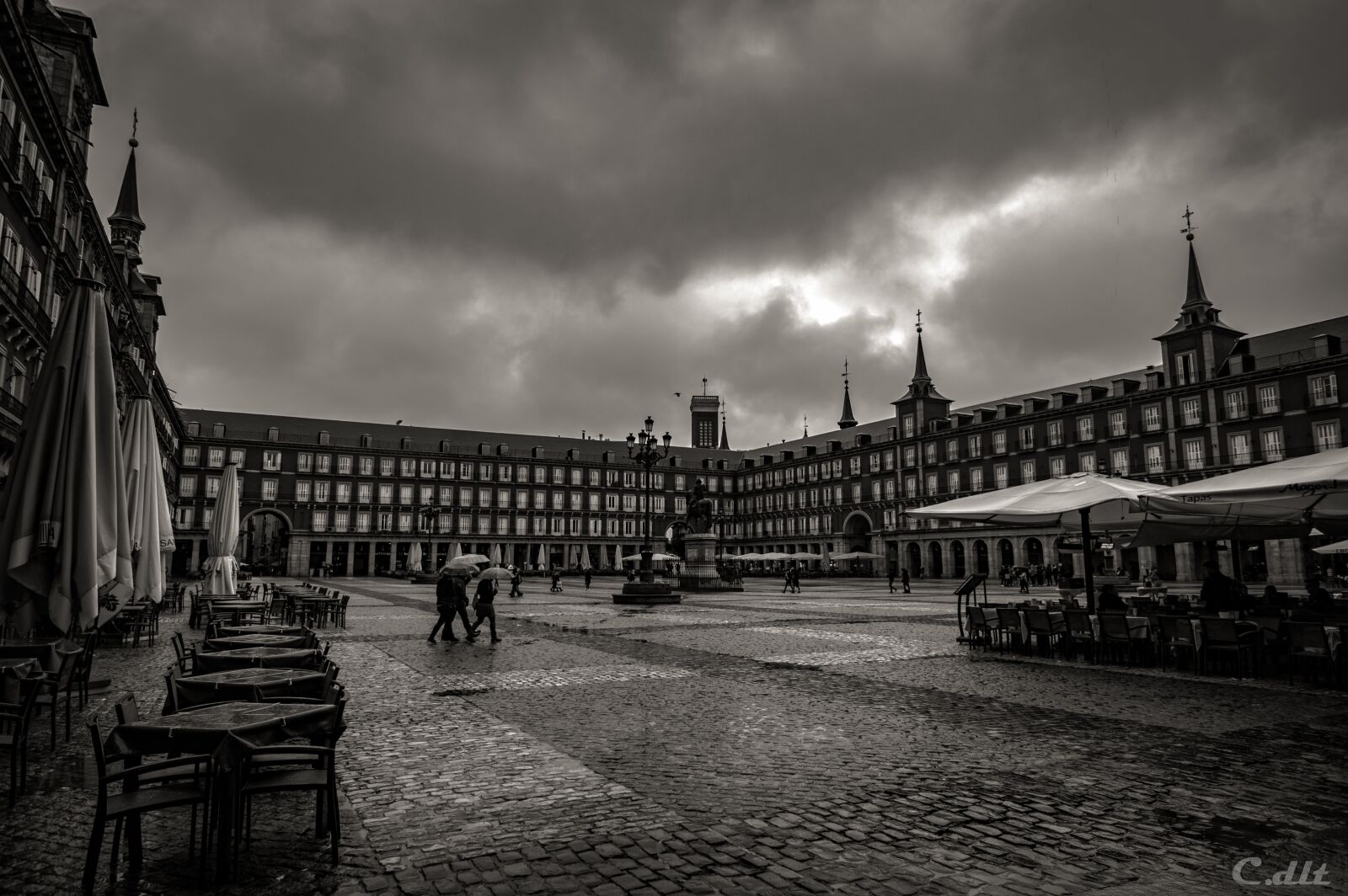 Nikon D3200 sample photo. Madrid, square, spain photography